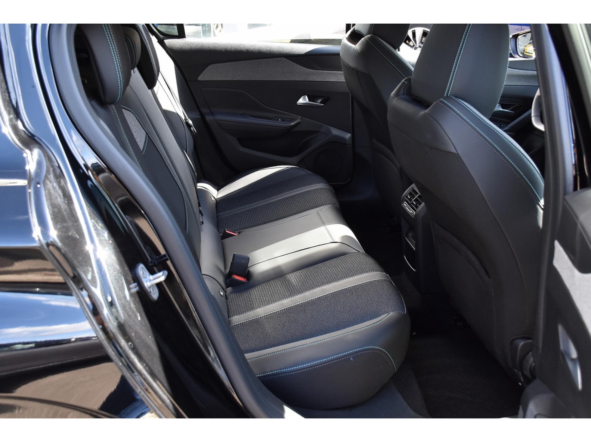 Peugeot 308 1.2 Hybrid 145 e-DCS6 Allure ACC CAM360 LANE 1° MAIN (2025) - Photo 8