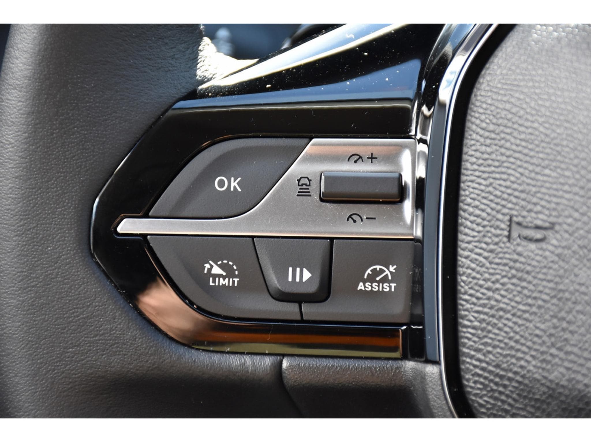 Peugeot 308 1.2 Hybrid 145 e-DCS6 Allure ACC CAM360 LANE 1° MAIN (2025) - Photo 23