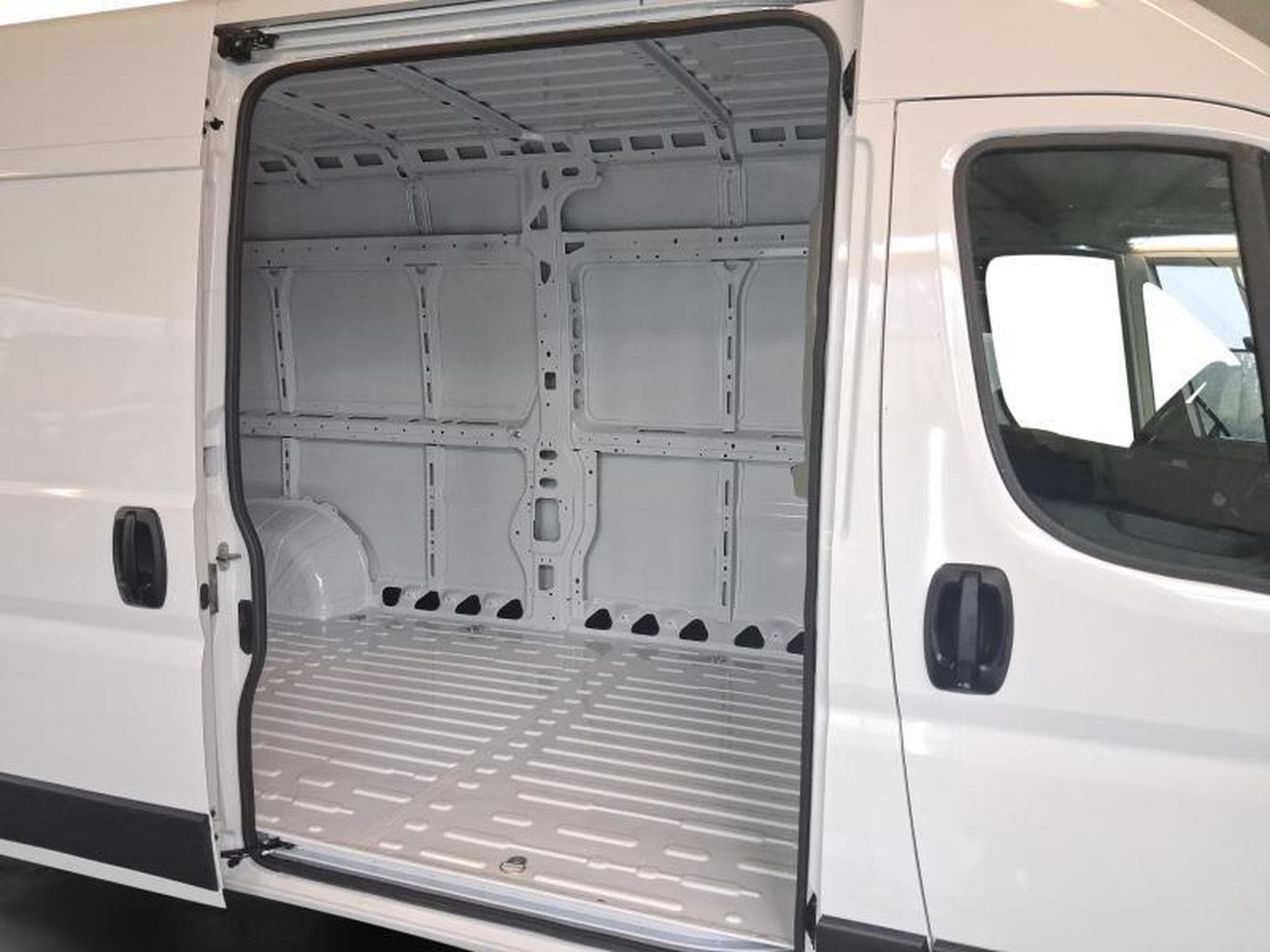 Opel Movano L3H2 (2025) - Foto 12