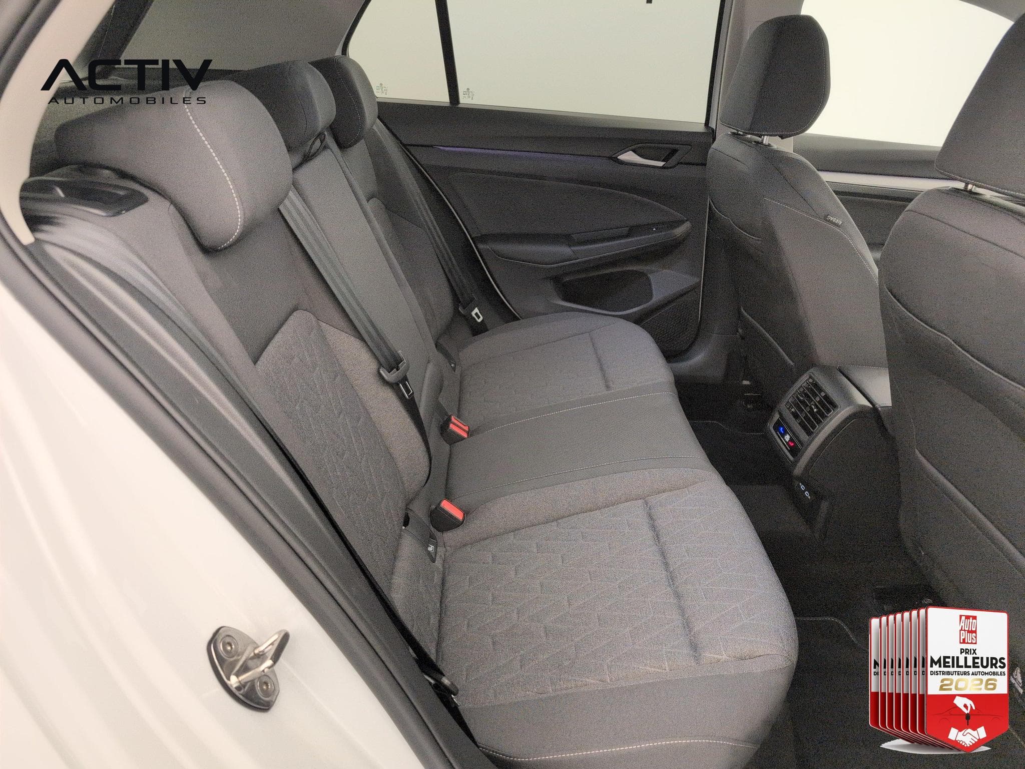 VW Golf VIII 1.5 eTSI EVO2 116 DSG7 Life Plus (2025) - Foto 10