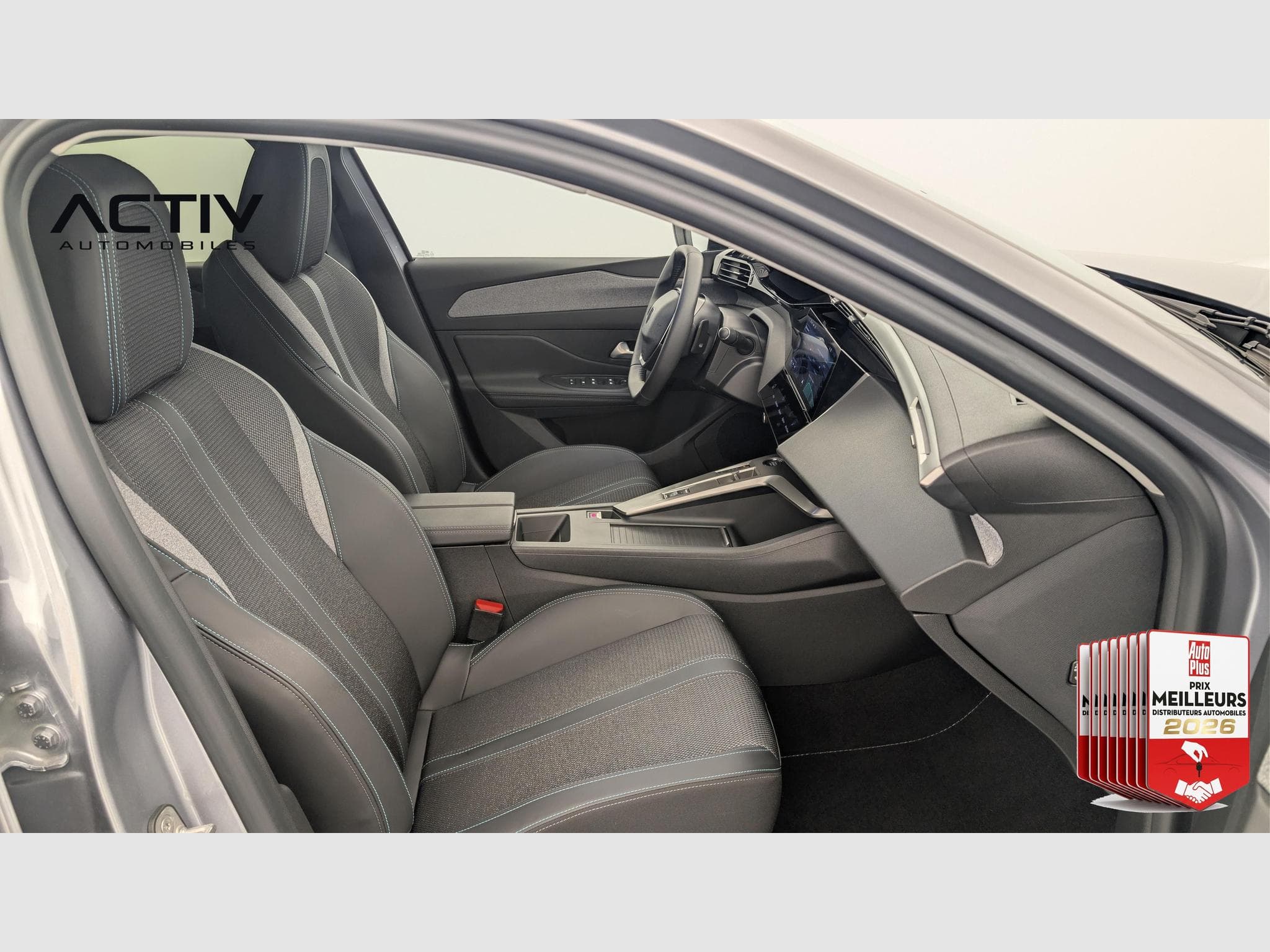 Peugeot 308 Hybrid 145 e-DCS6 Allure (2025) - Photo 9