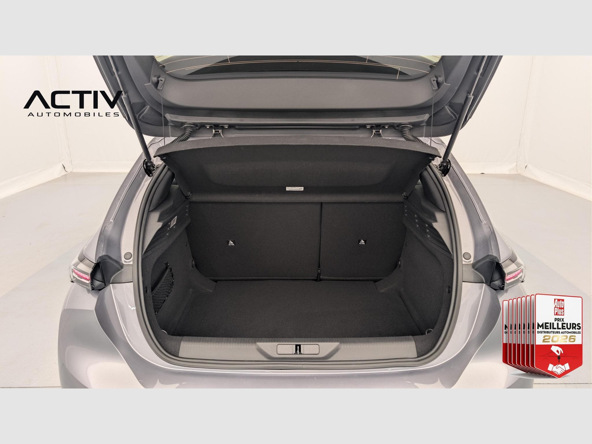 Peugeot 308 Hybrid 145 e-DCS6 Allure (2025) - Photo 11