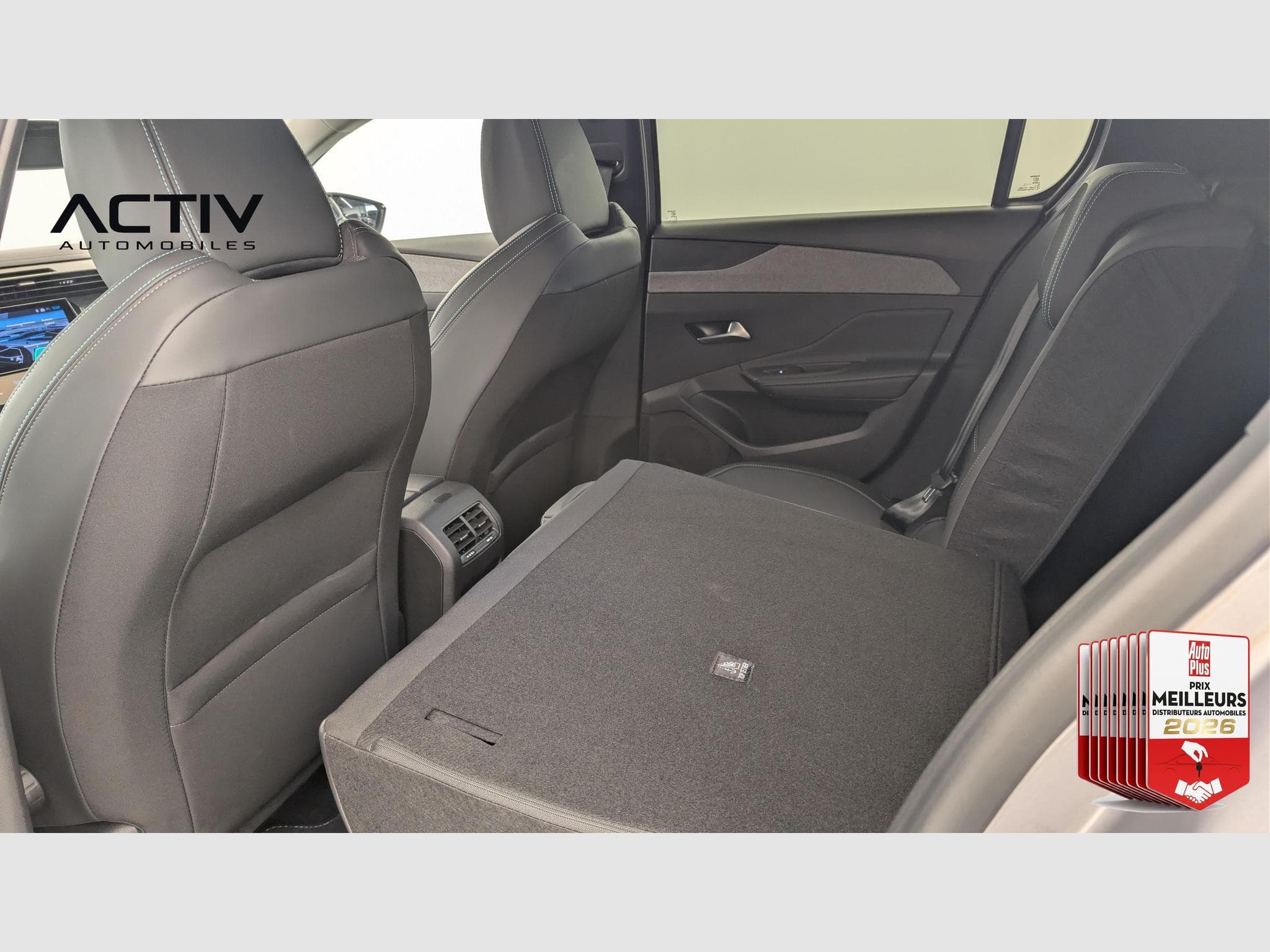 Peugeot 308 Hybrid 145 e-DCS6 Allure (2025) - Photo 12