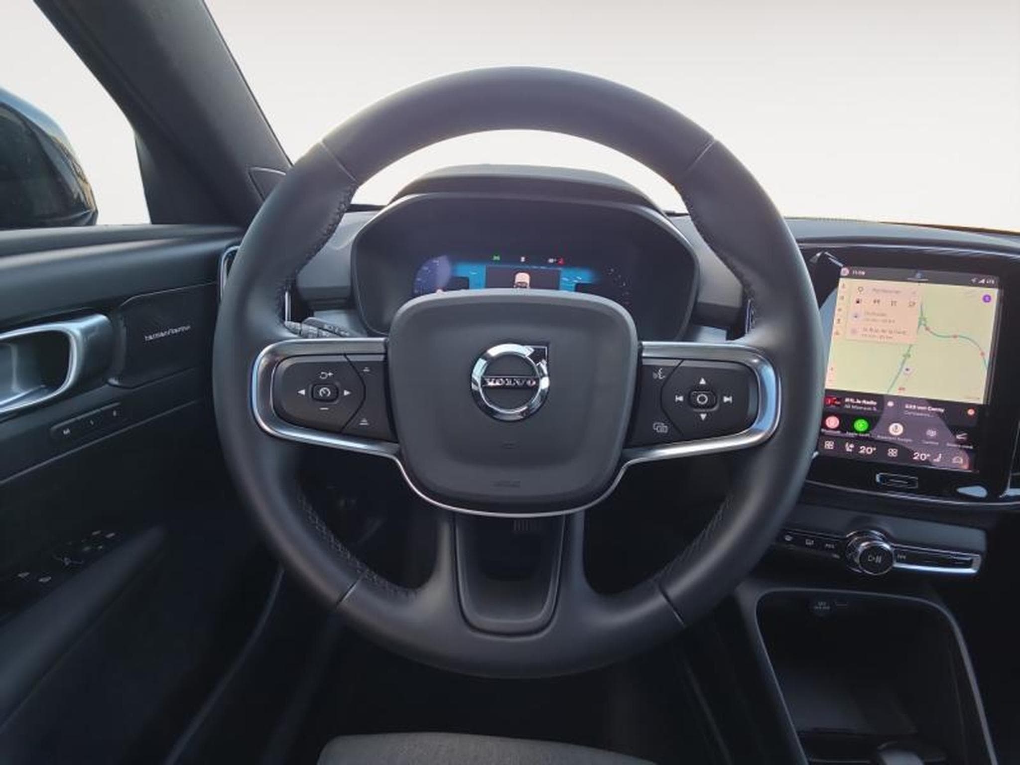 Volvo XC40 B3 Plus Dark / Essence 2026 (2025) - Foto 12