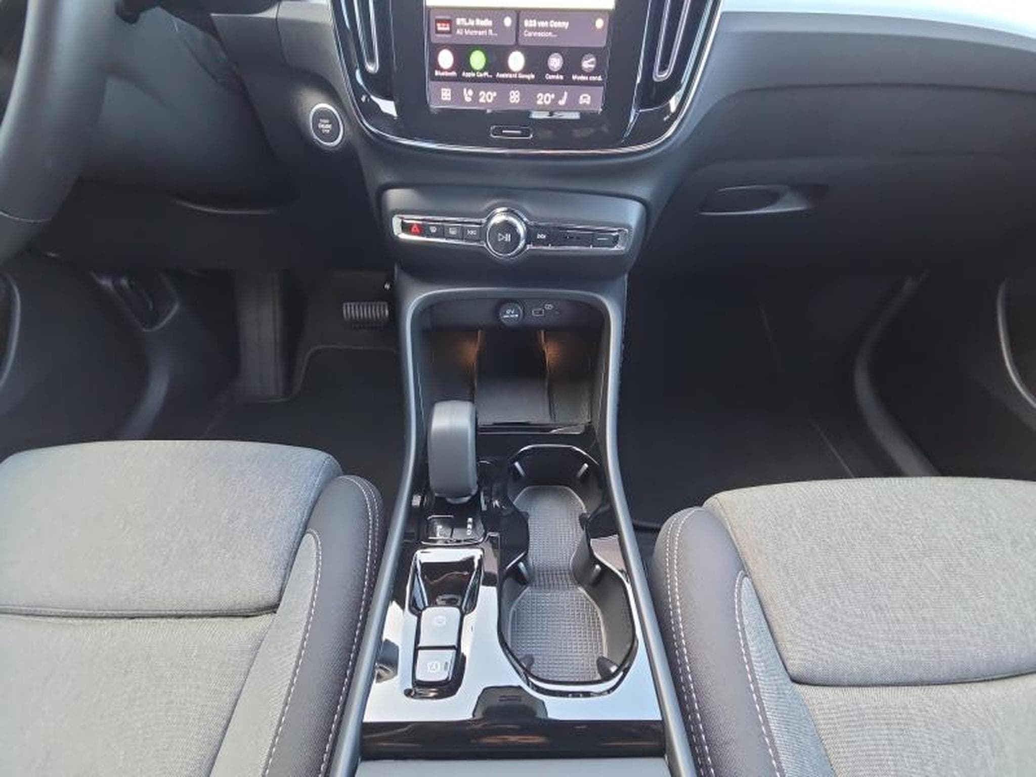 Volvo XC40 B3 Plus Dark / Essence 2026 (2025) - Foto 11