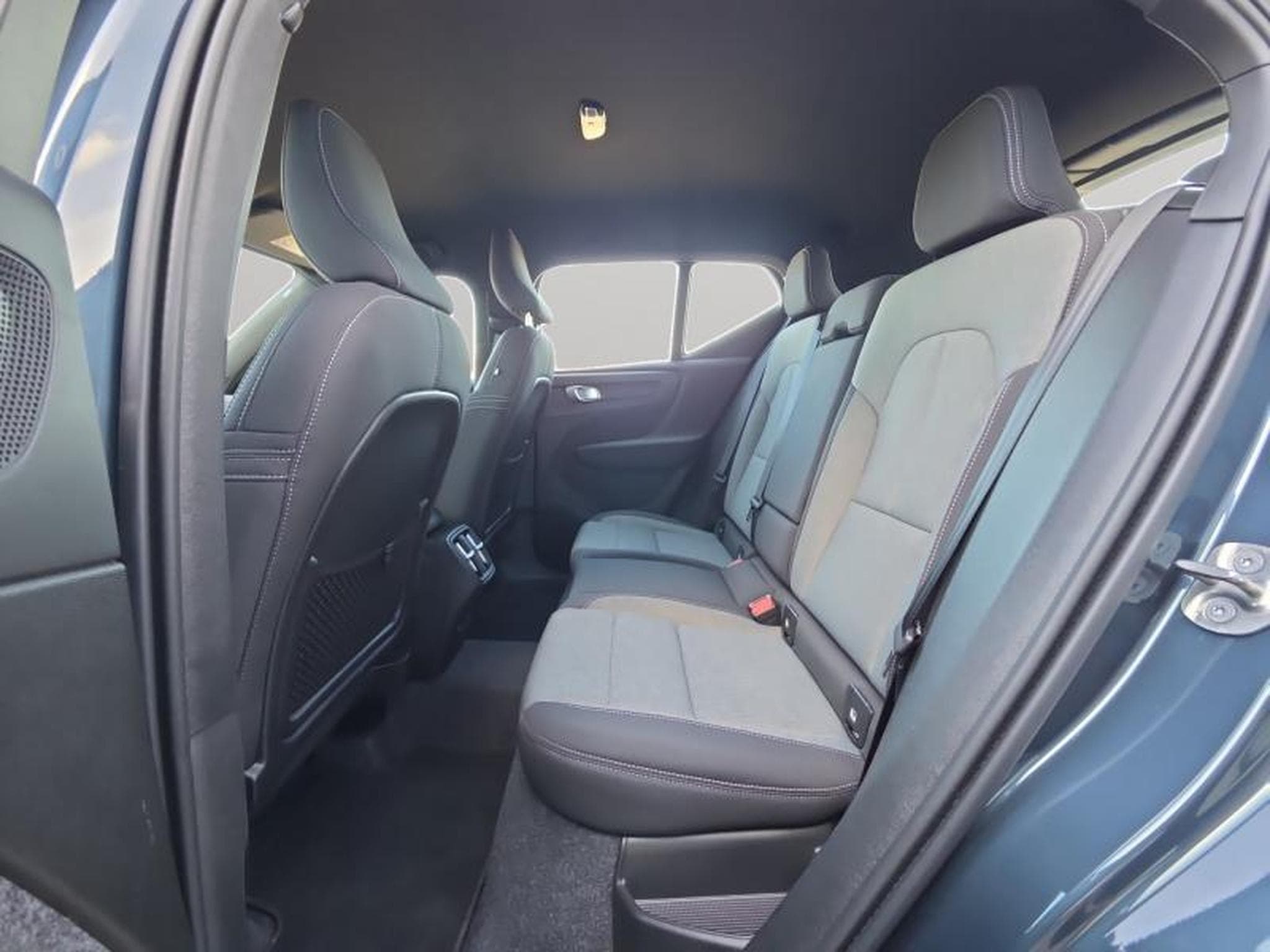 Volvo XC40 B3 Plus Dark / Essence 2026 (2025) - Foto 13
