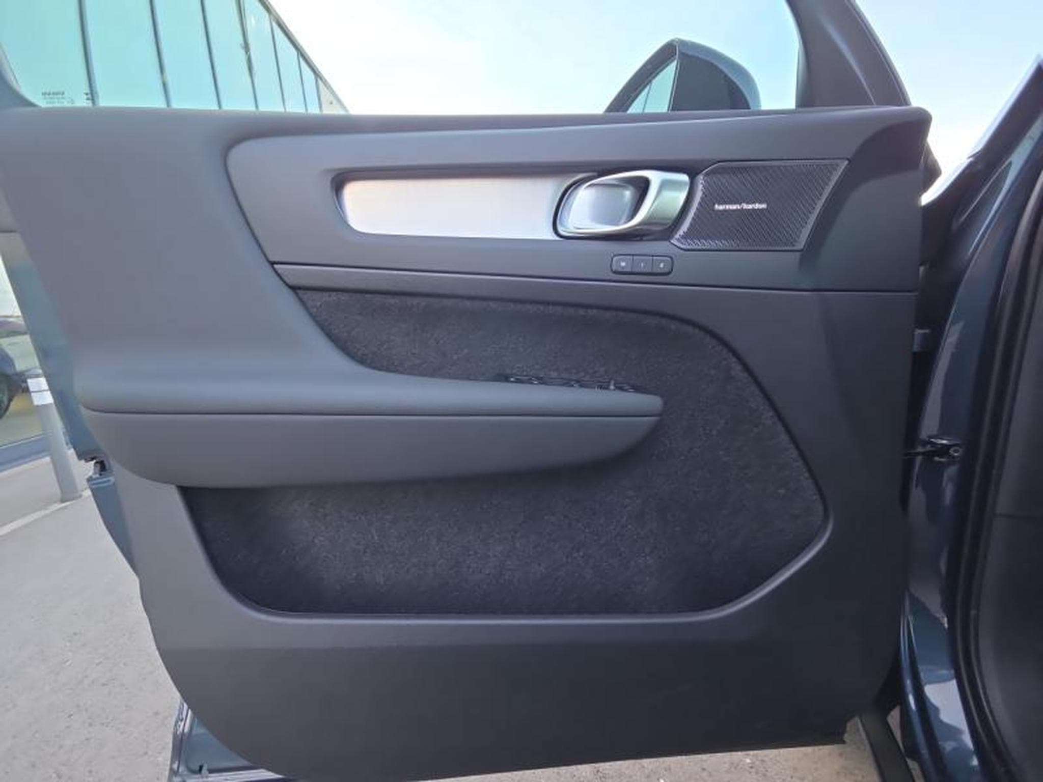 Volvo XC40 B3 Plus Dark / Essence 2026 (2025) - Foto 20