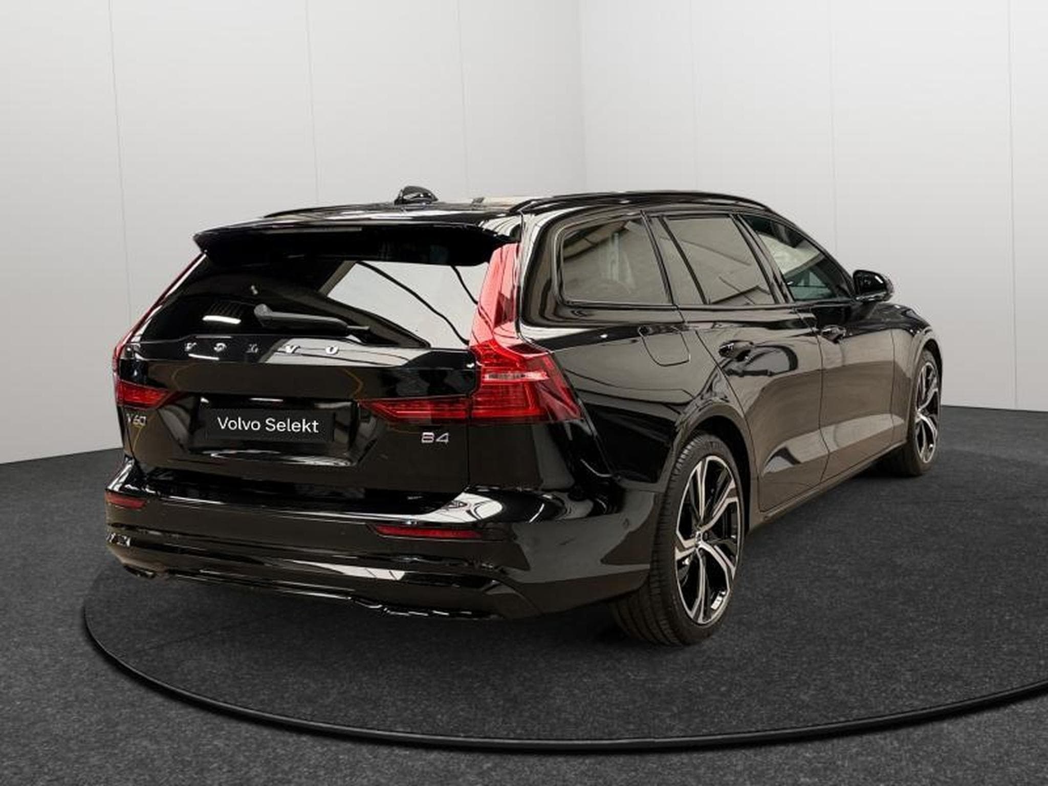 Volvo V60 B4 Plus Dark / Essence (2025) - Foto 2