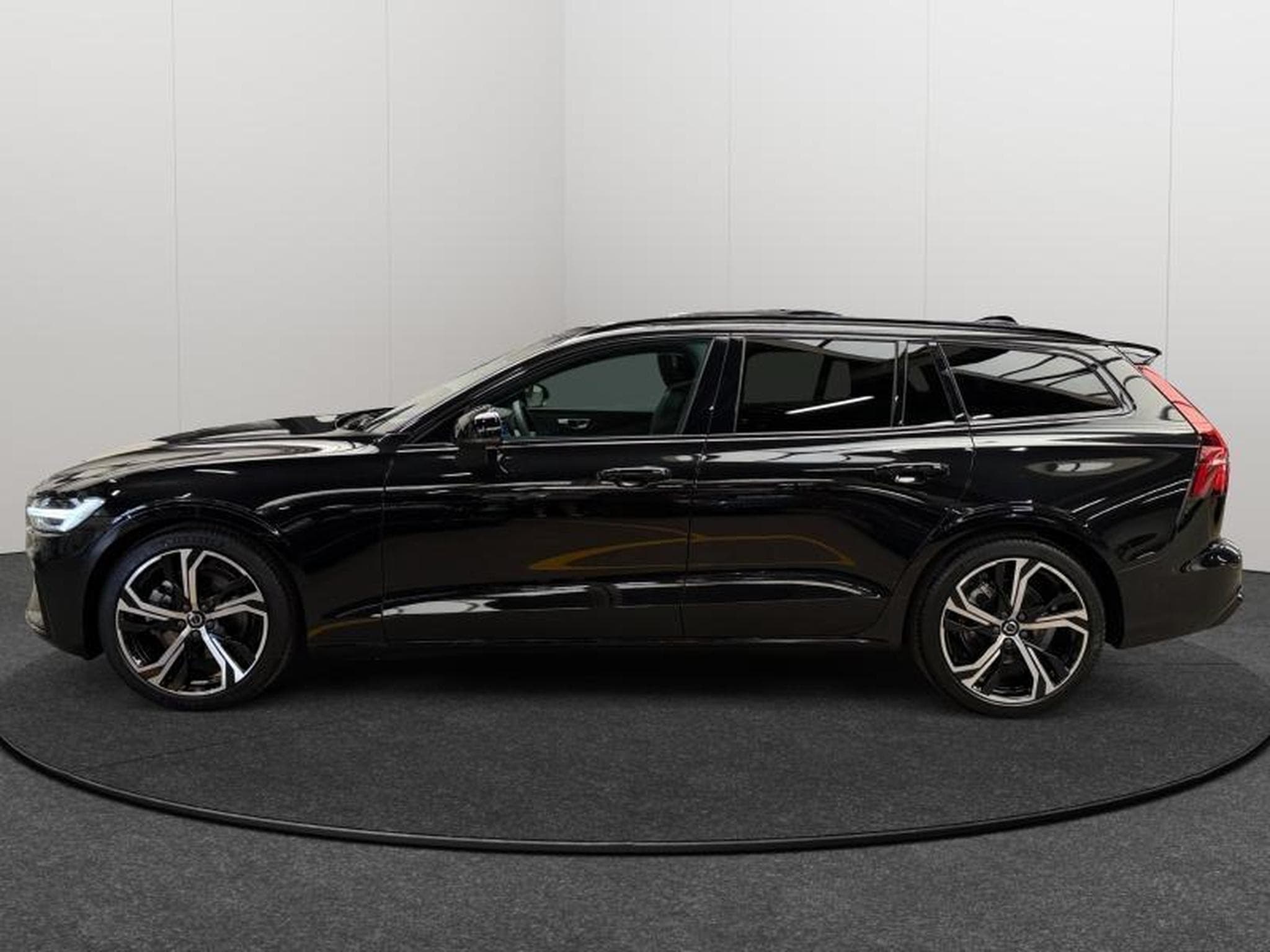 Volvo V60 B4 Plus Dark / Essence (2025) - Foto 4
