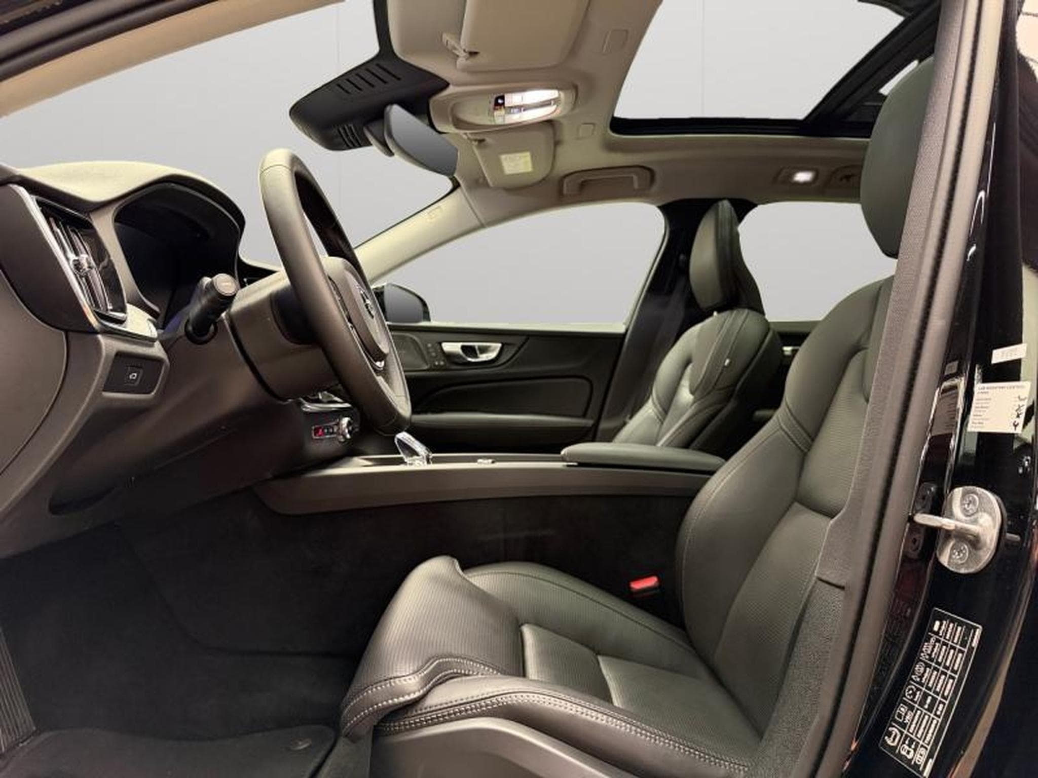 Volvo V60 B4 Plus Dark / Essence (2025) - Foto 10