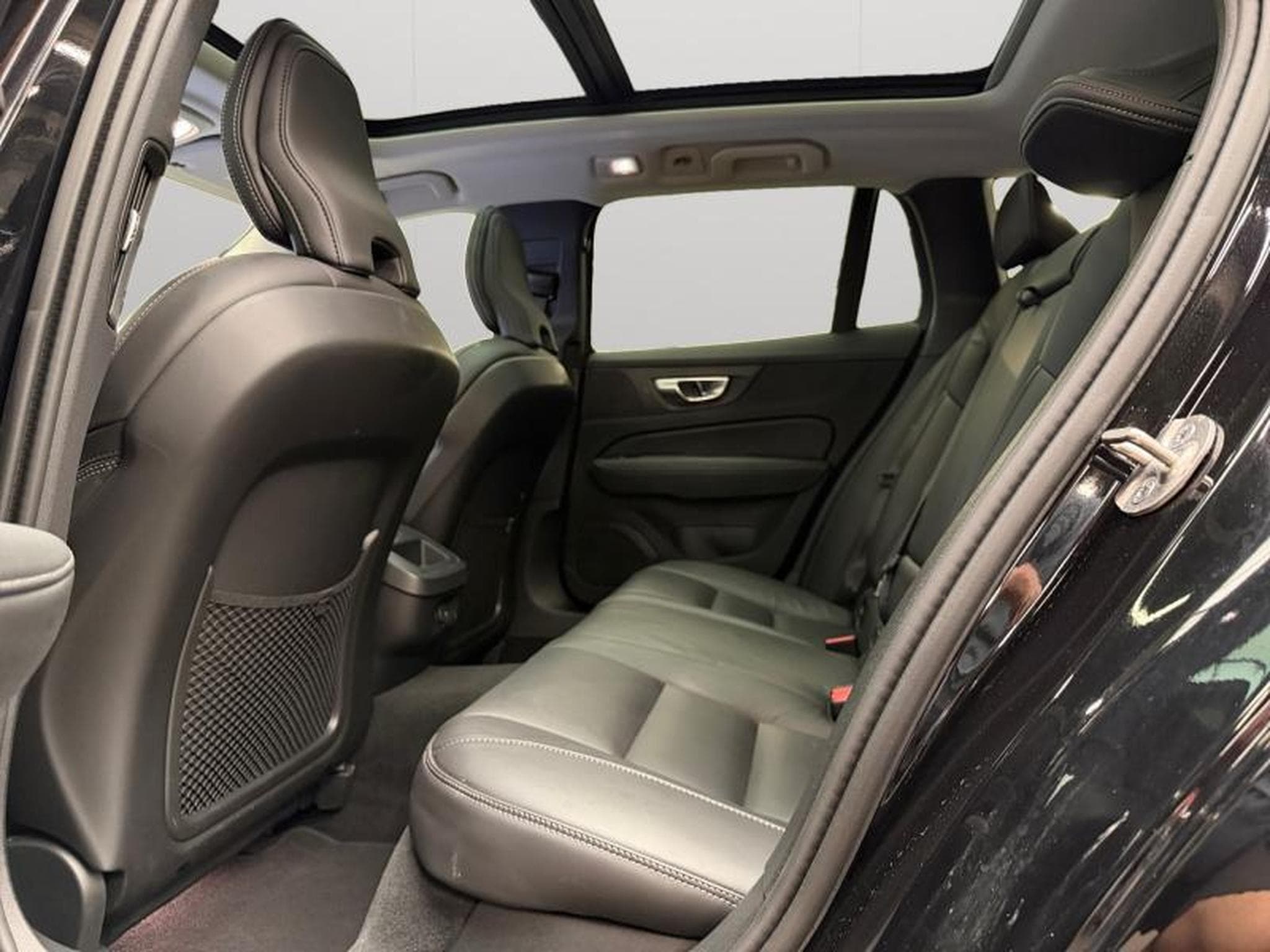 Volvo V60 B4 Plus Dark / Essence (2025) - Foto 13