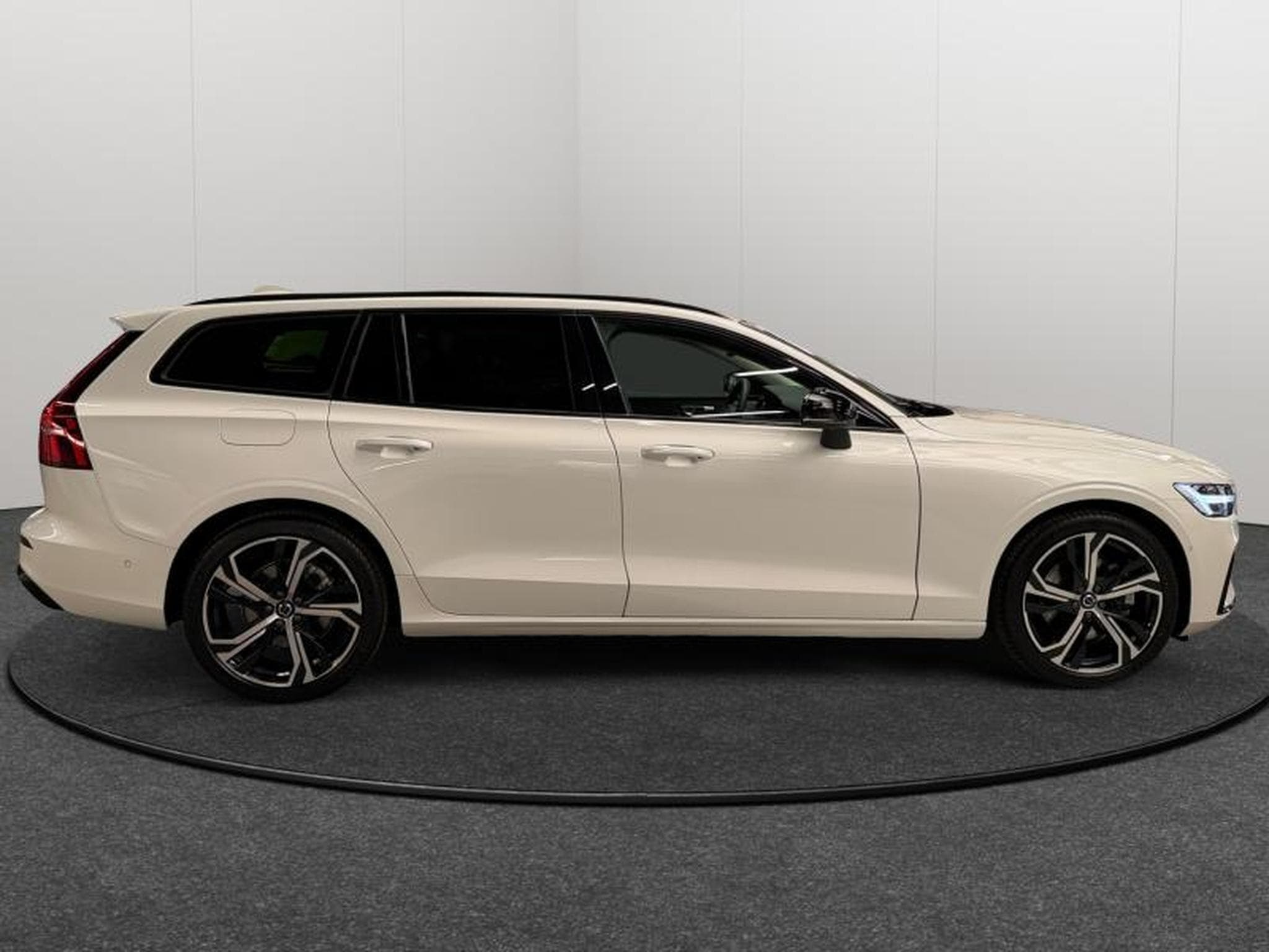 Volvo V60 B4 Ultra Dark / Essence (2025) - Foto 6