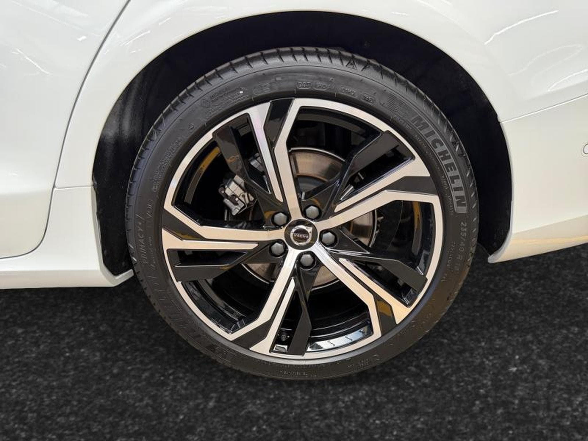 Volvo V60 B4 Ultra Dark / Essence (2025) - Foto 14
