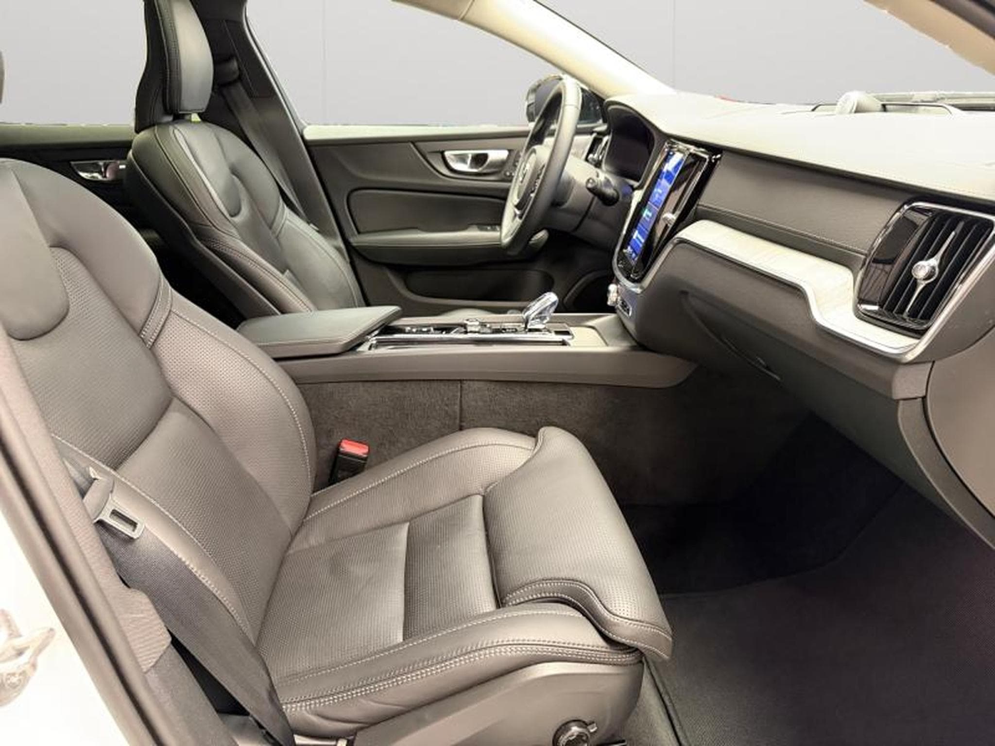 Volvo V60 B4 Ultra Dark / Essence (2025) - Foto 15