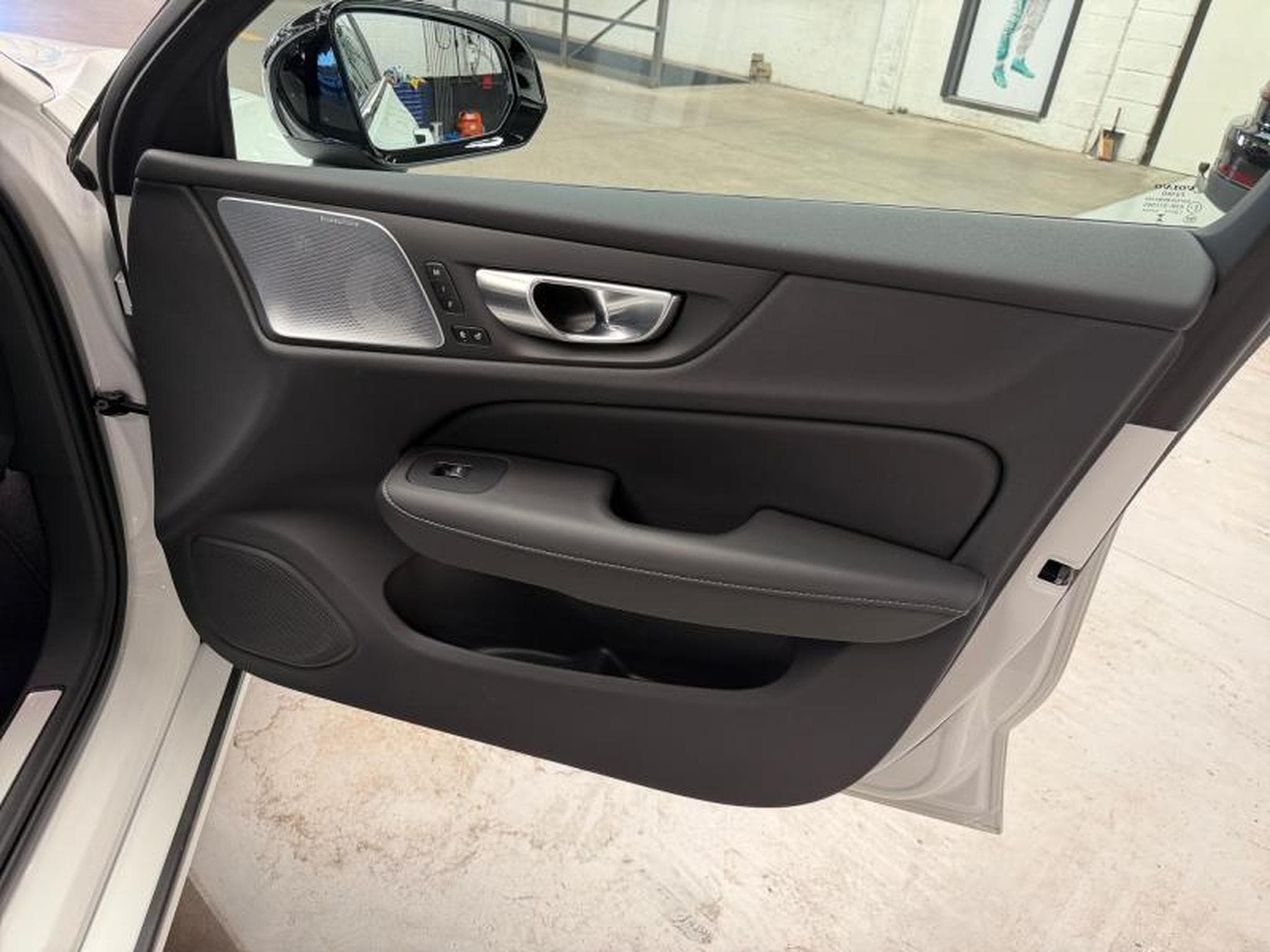 Volvo V60 B4 Ultra Dark / Essence (2025) - Foto 21