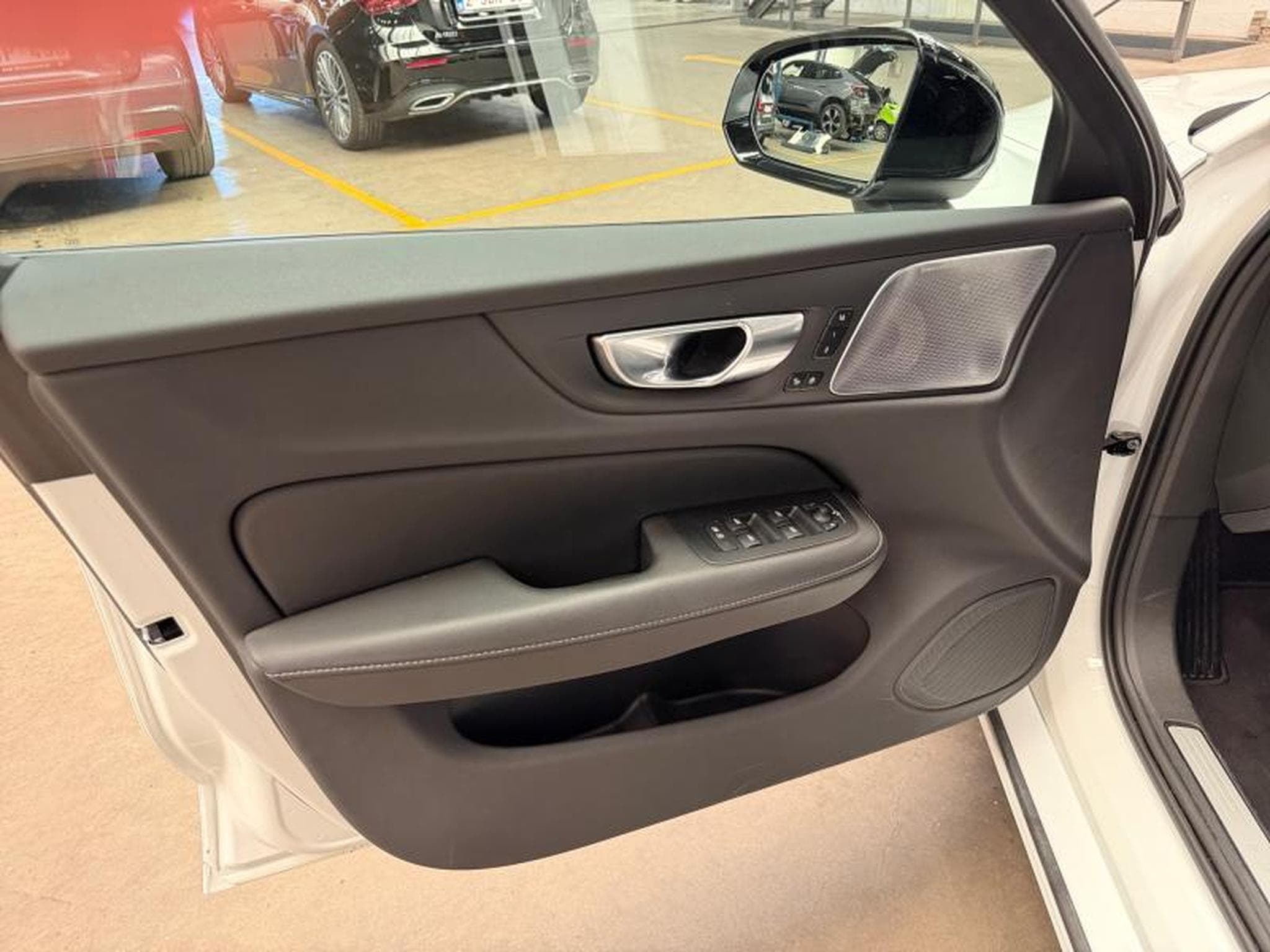 Volvo V60 B4 Ultra Dark / Essence (2025) - Foto 20