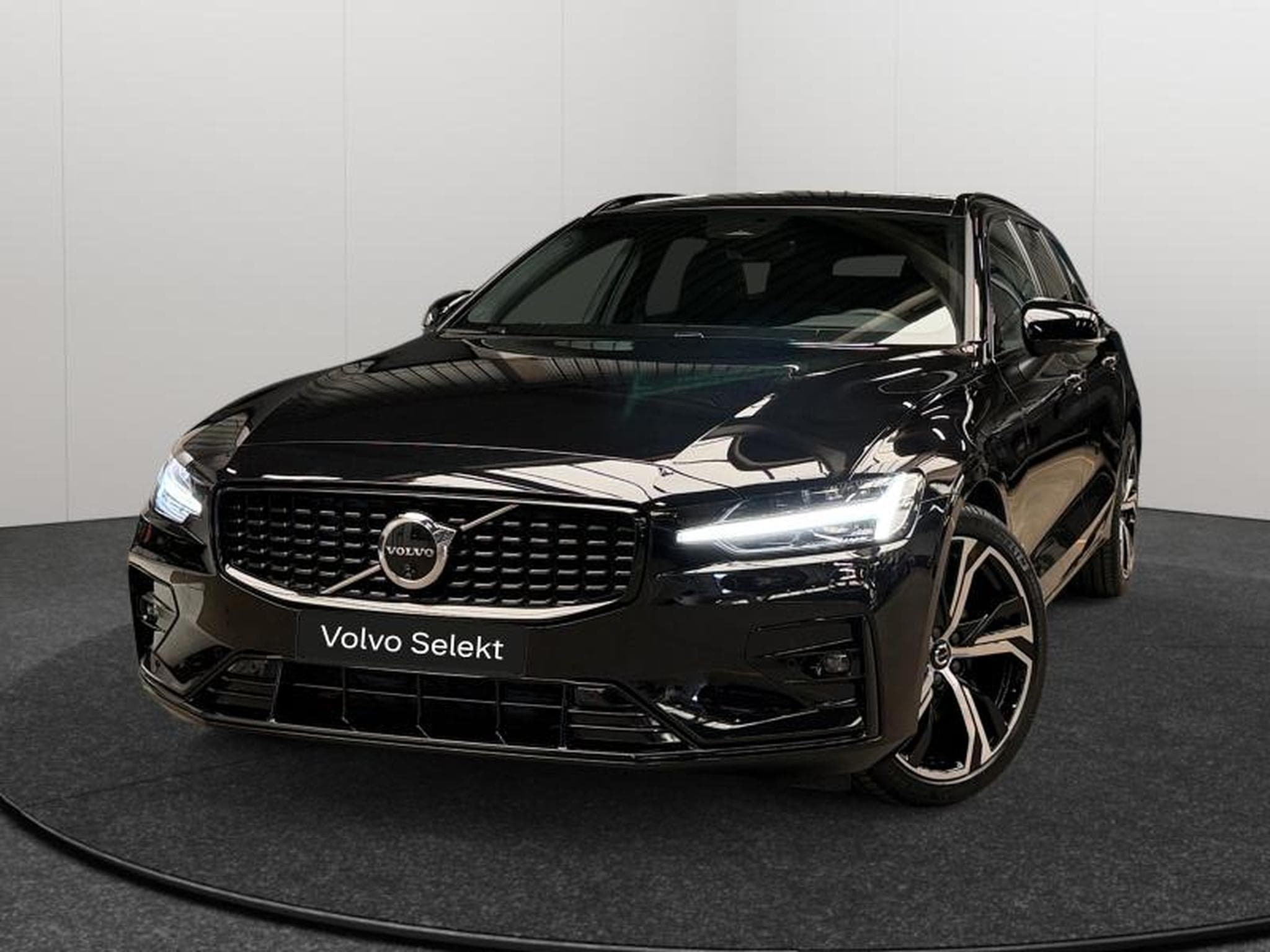 Volvo V60 B4 Ultra Dark / Essence (2025) - Foto 1