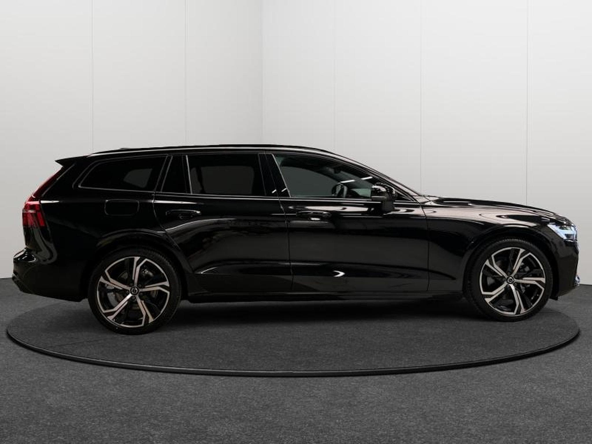 Volvo V60 B4 Ultra Dark / Essence (2025) - Foto 7