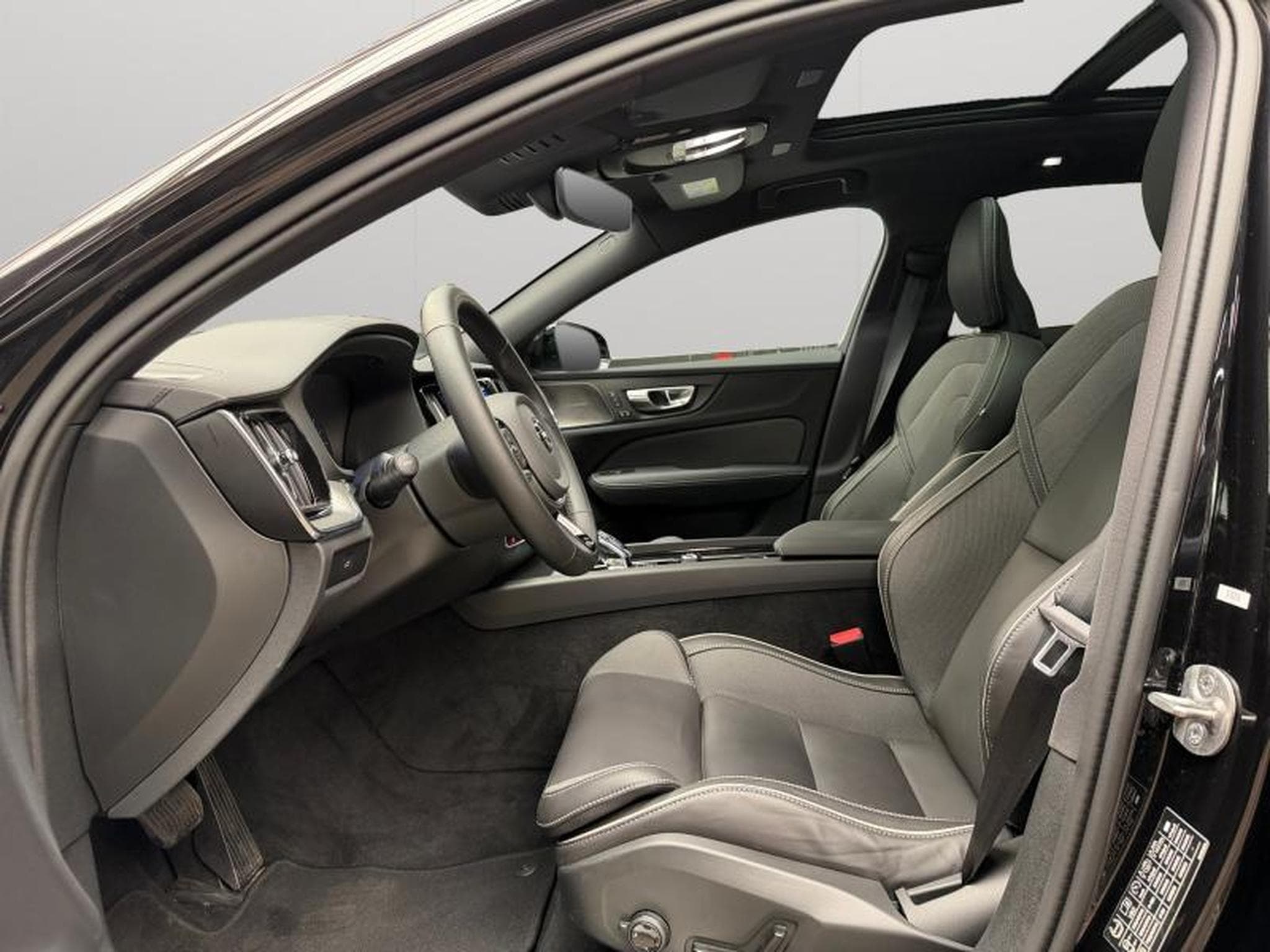 Volvo V60 B4 Ultra Dark / Essence (2025) - Foto 10