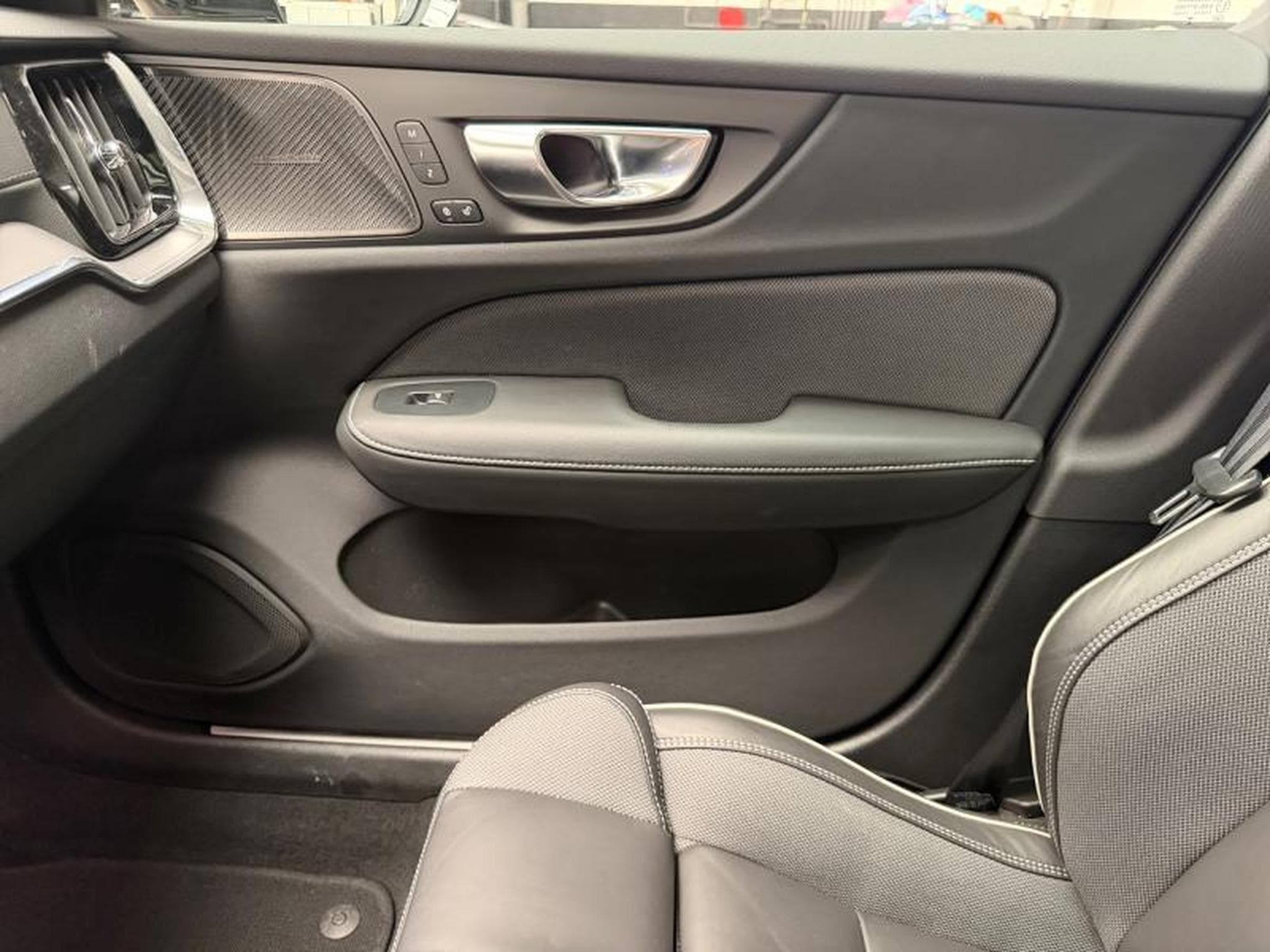 Volvo V60 B4 Ultra Dark / Essence (2025) - Foto 21