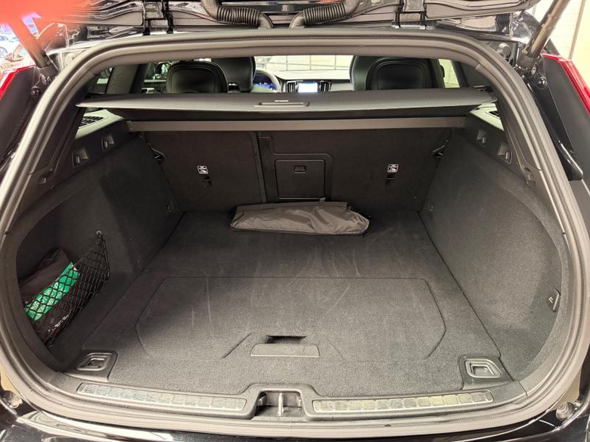 Volvo V60 B4 Ultra Dark / Essence (2025) - Foto 19