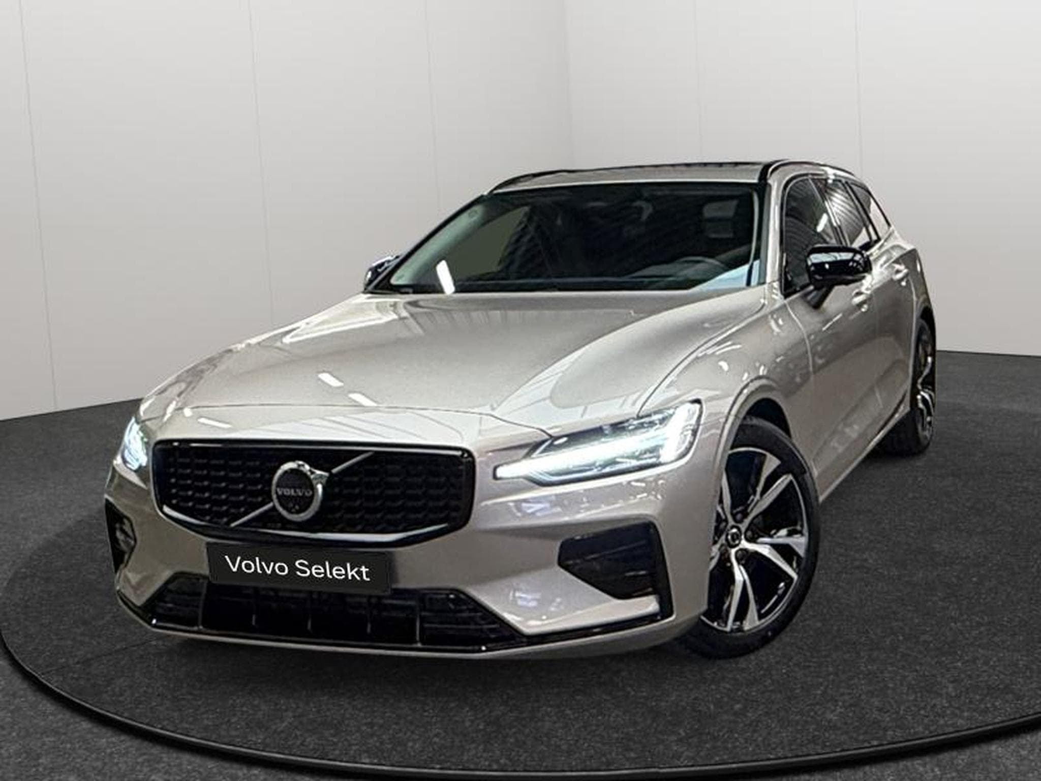 Volvo V60 B4 Plus Dark / Essence 2026 (2025) - Foto 1