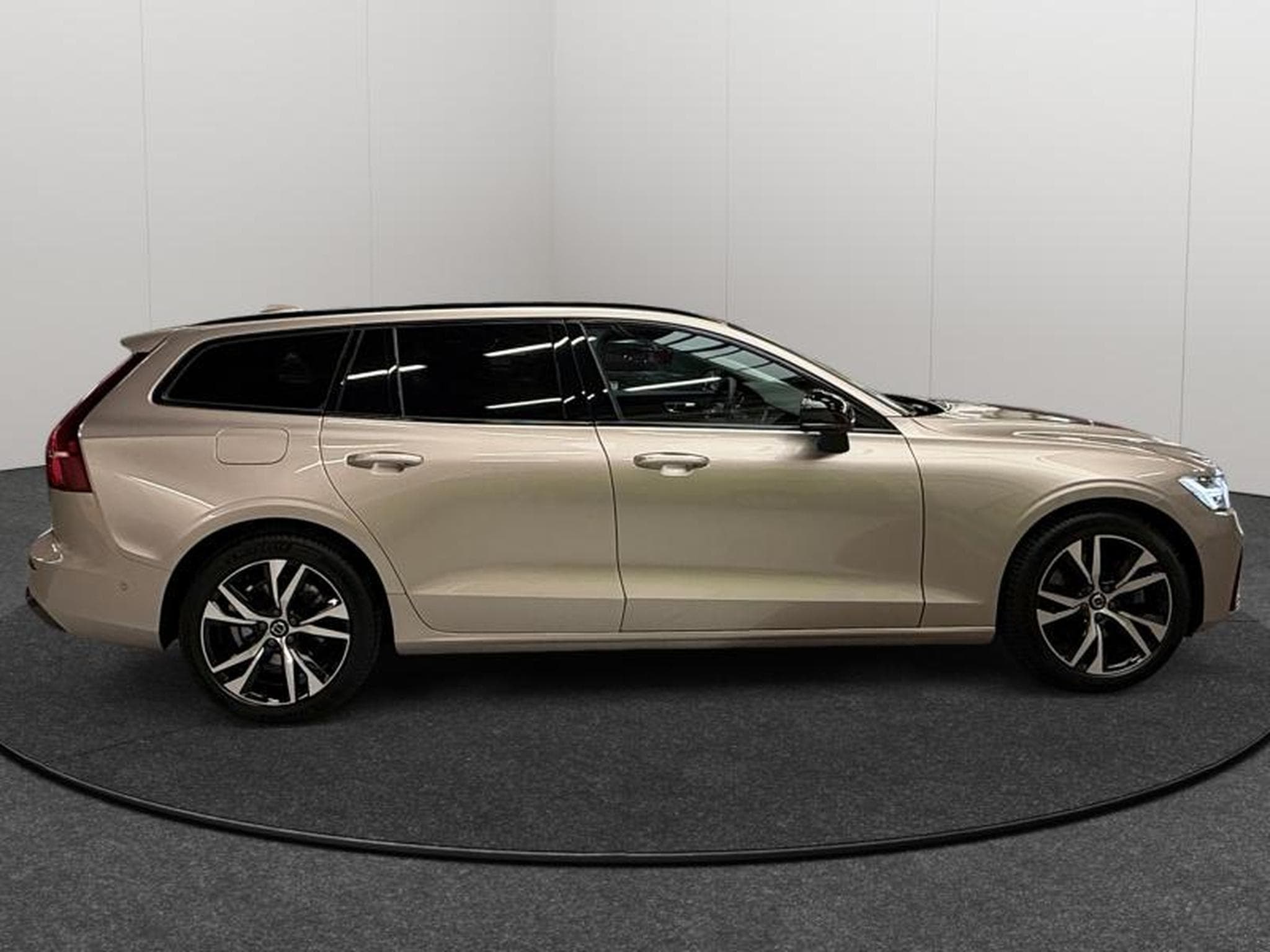 Volvo V60 B4 Plus Dark / Essence 2026 (2025) - Foto 6