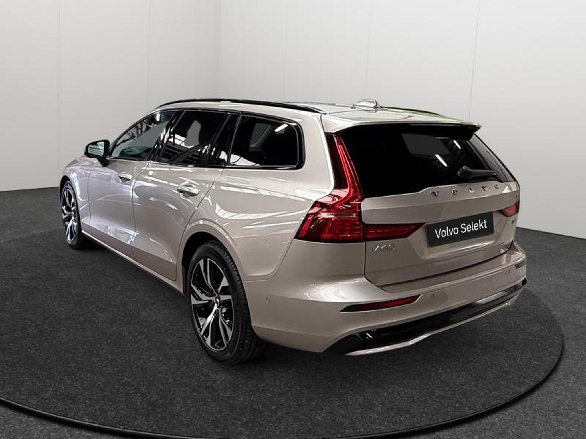 Volvo V60 B4 Plus Dark / Essence 2026 (2025) - Foto 3