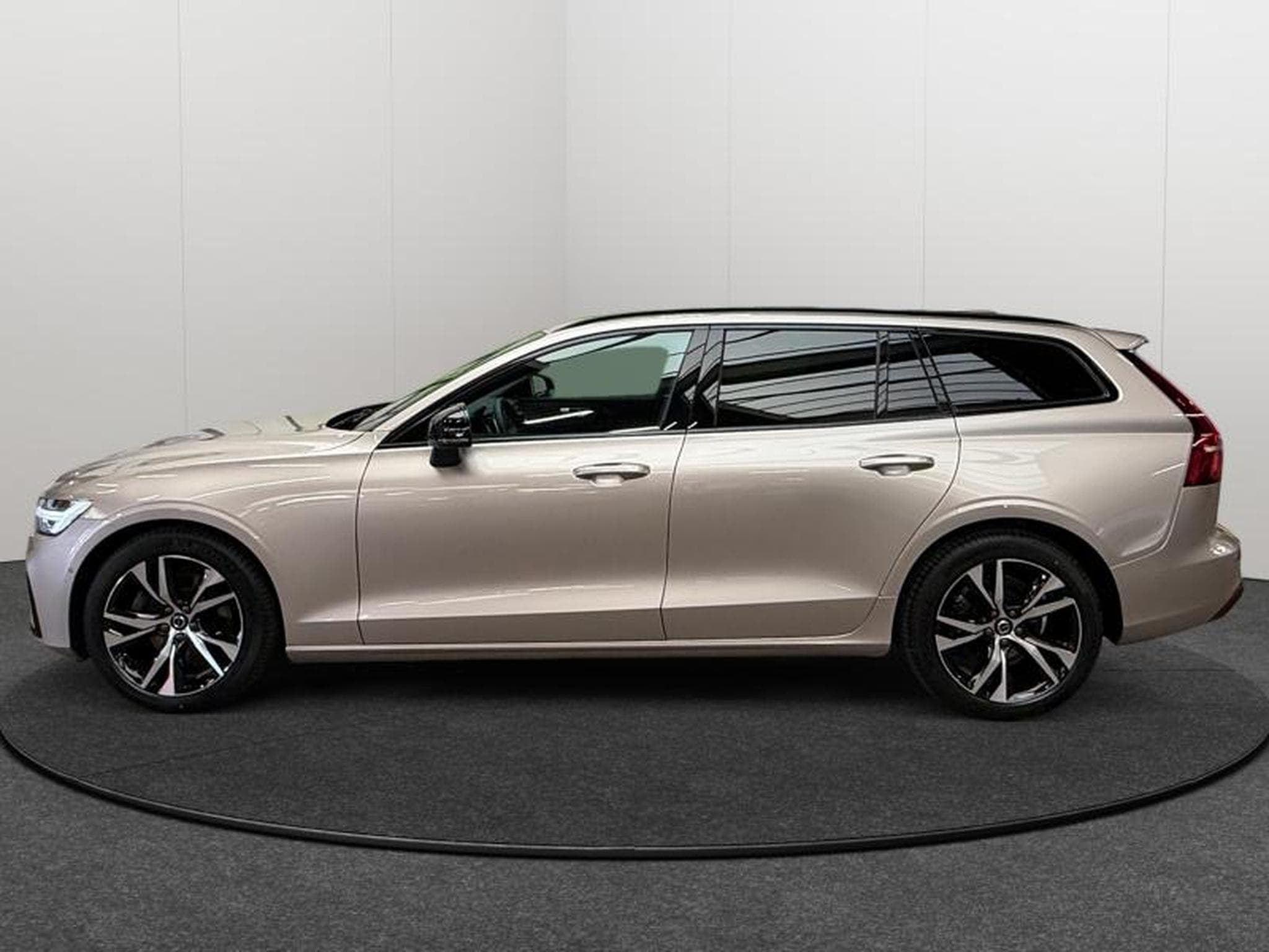Volvo V60 B4 Plus Dark / Essence 2026 (2025) - Foto 2
