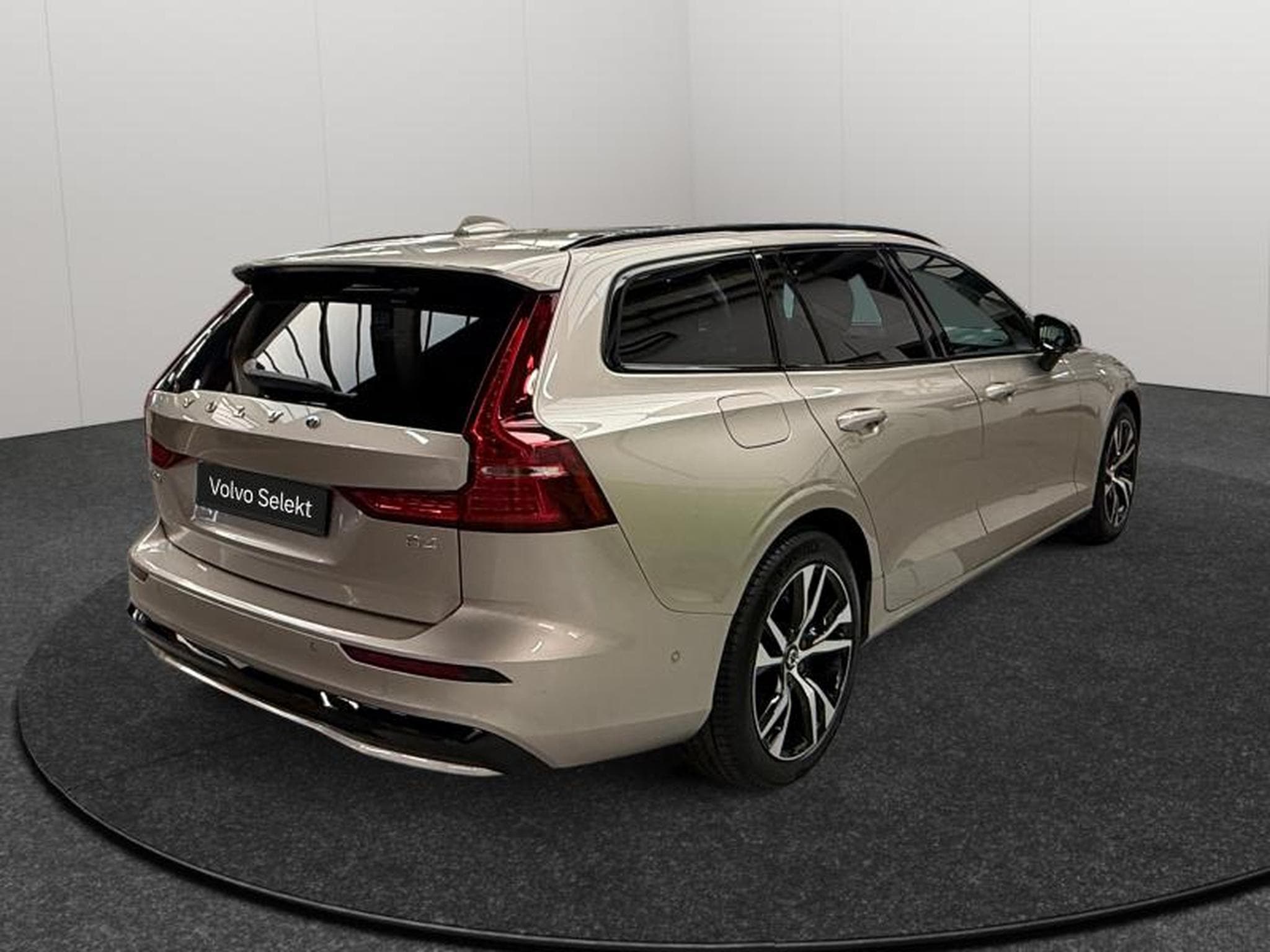 Volvo V60 B4 Plus Dark / Essence 2026 (2025) - Foto 5