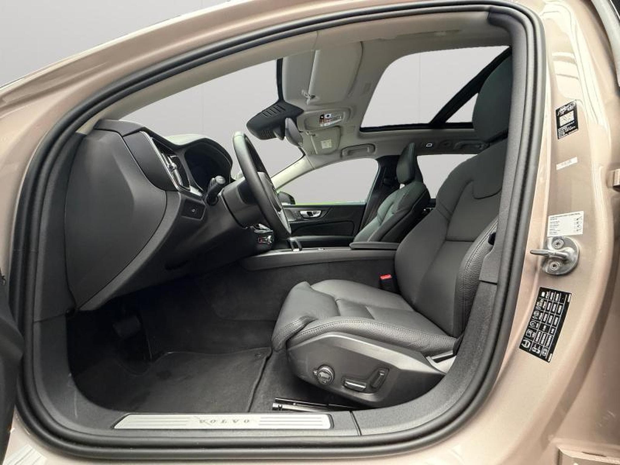 Volvo V60 B4 Plus Dark / Essence 2026 (2025) - Foto 9