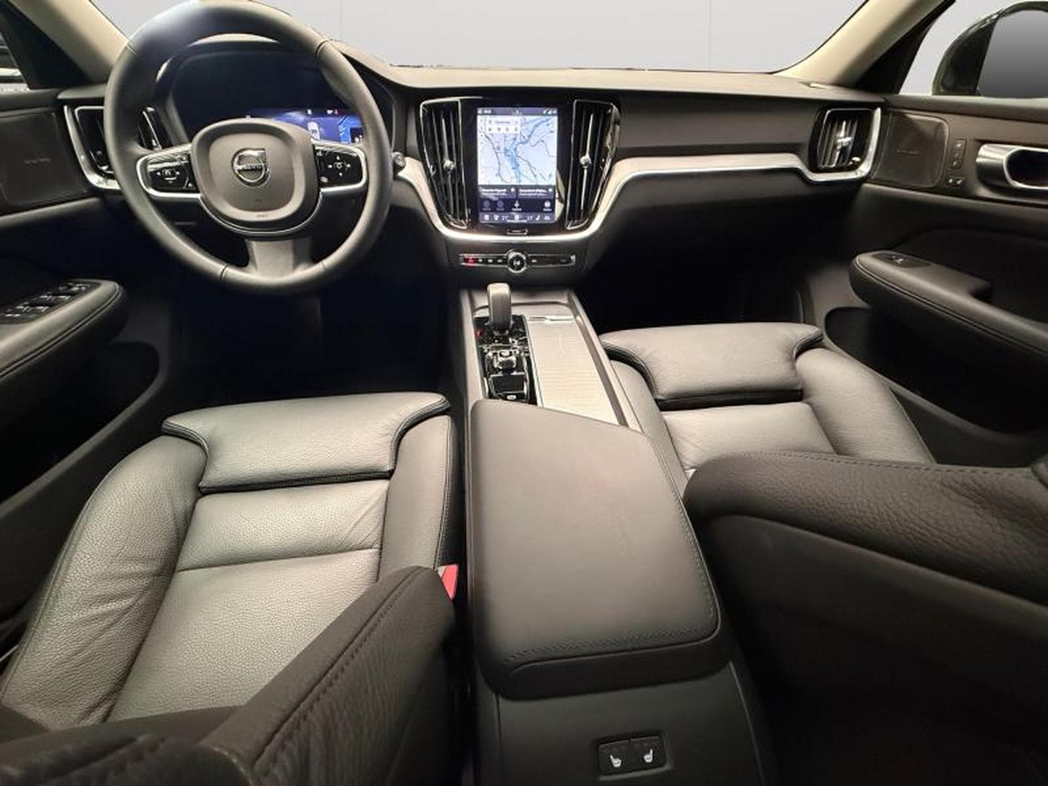 Volvo V60 B4 Plus Dark / Essence 2026 (2025) - Foto 10