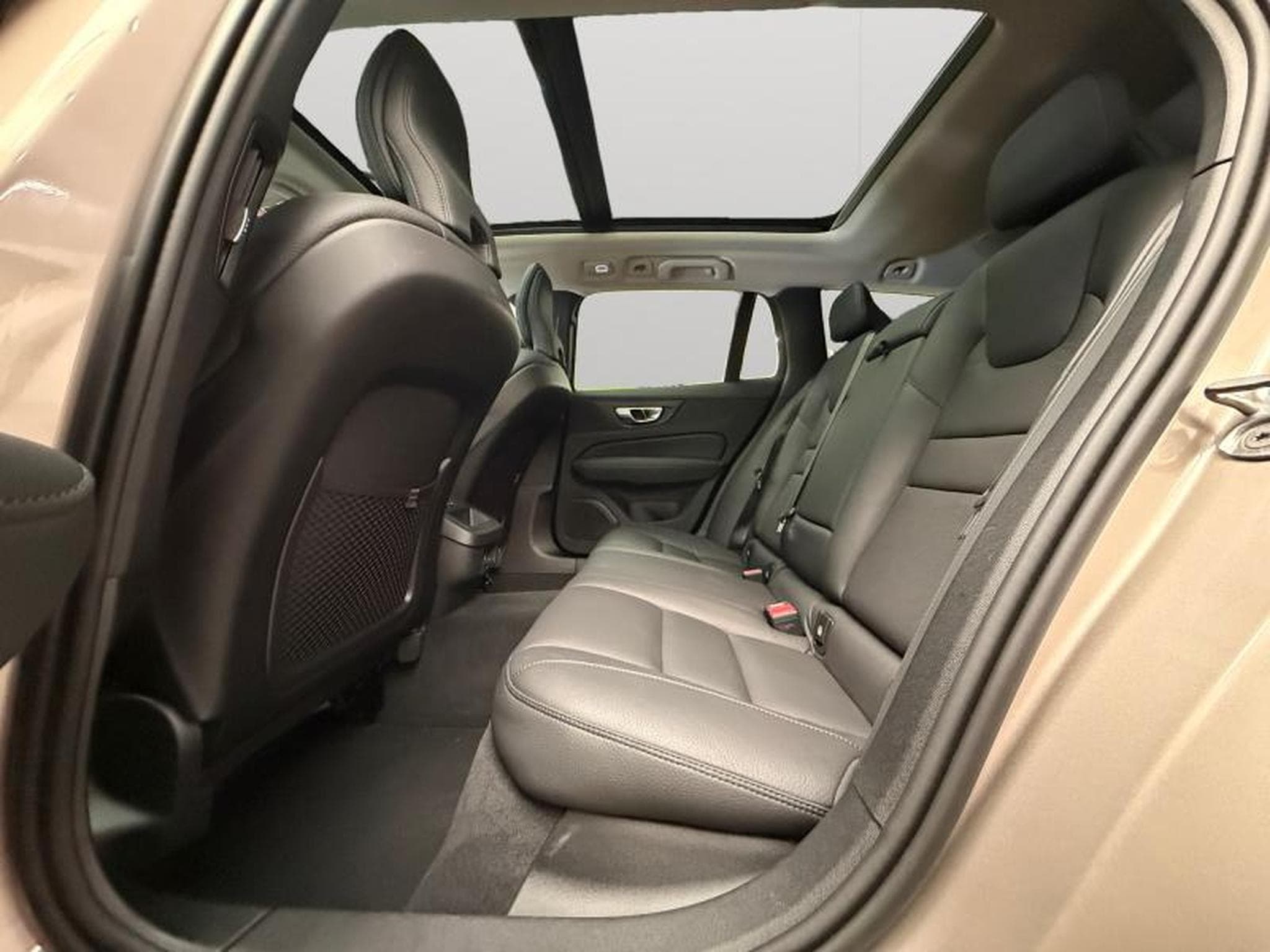 Volvo V60 B4 Plus Dark / Essence 2026 (2025) - Foto 13