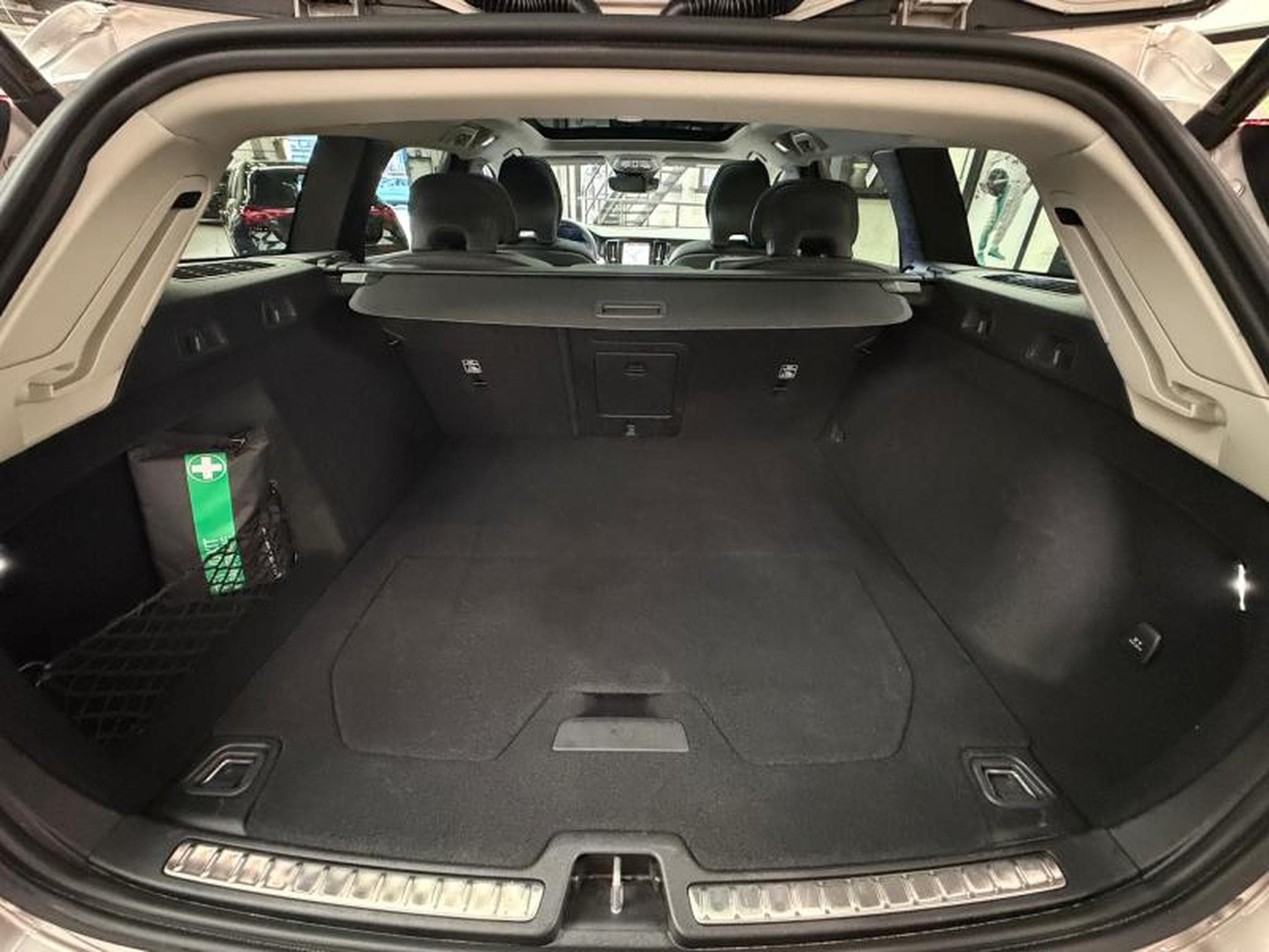 Volvo V60 B4 Plus Dark / Essence 2026 (2025) - Foto 19