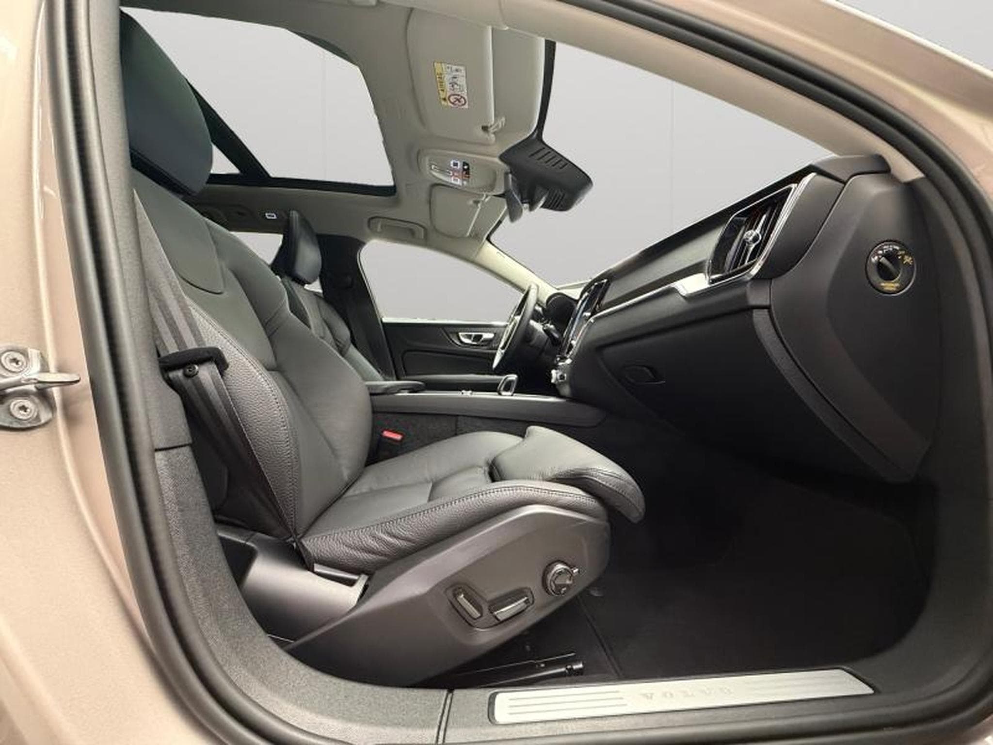 Volvo V60 B4 Plus Dark / Essence 2026 (2025) - Foto 15