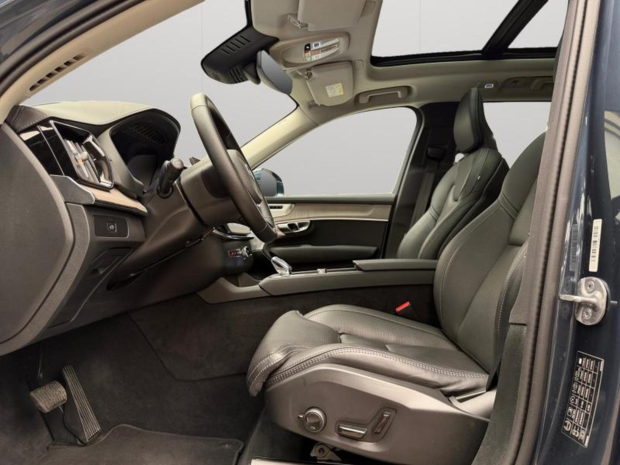 Volvo XC90 Facelift B5 AWD Plus Bright / Essence (2025) - Foto 9