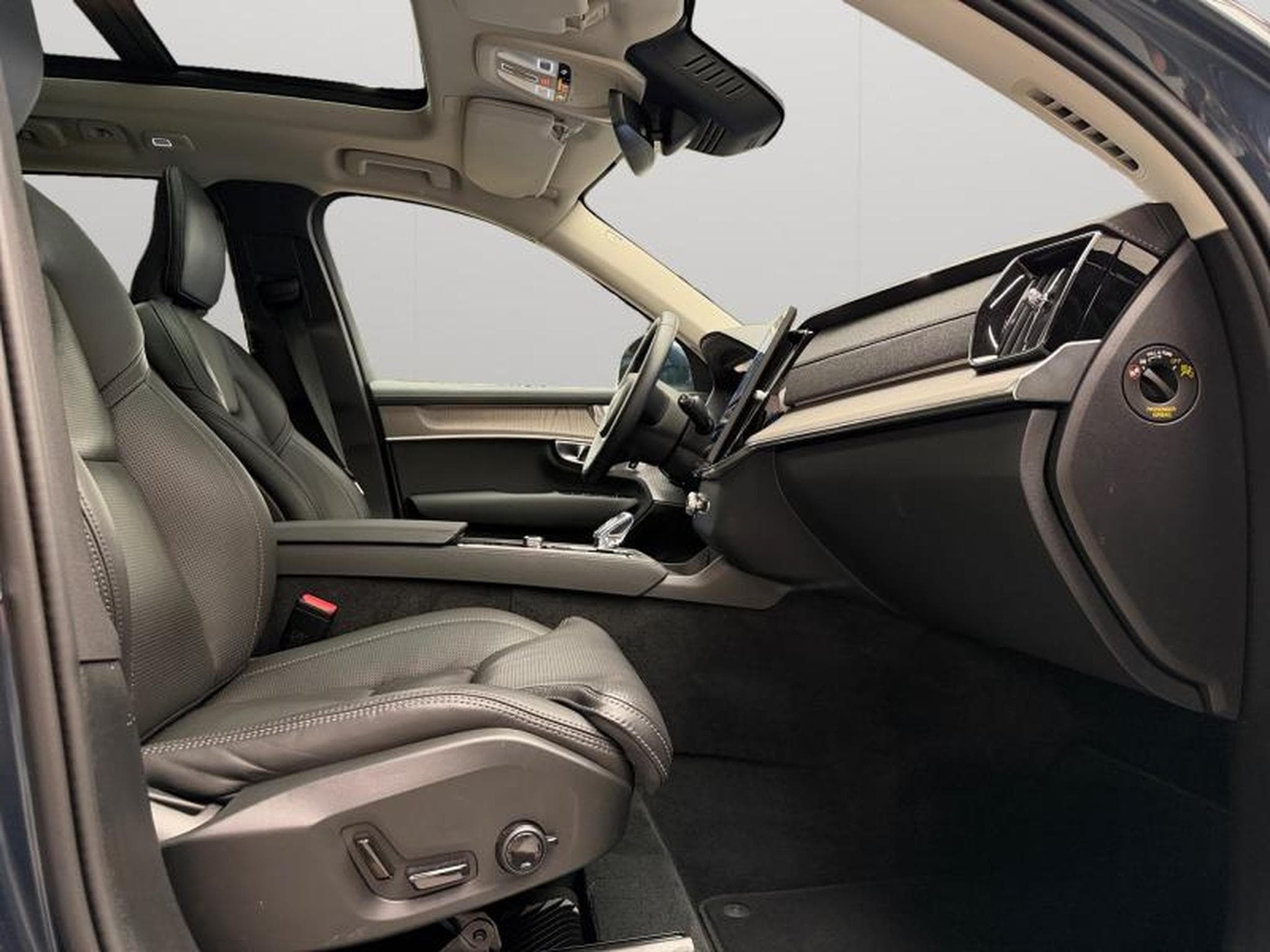 Volvo XC90 Facelift B5 AWD Plus Bright / Essence (2025) - Foto 15