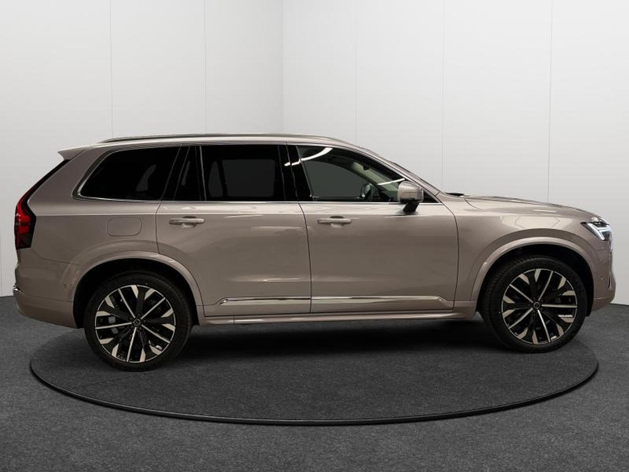 Volvo XC90 Facelift B5 AWD Plus Bright / Essence 2026 (2025) - Foto 6