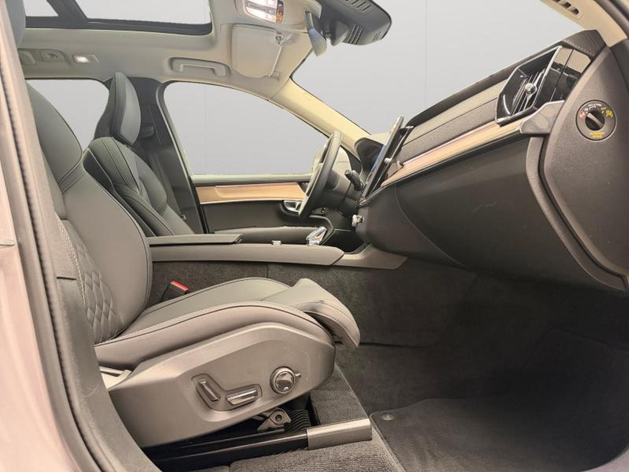 Volvo XC90 Facelift B5 AWD Plus Bright / Essence 2026 (2025) - Foto 15