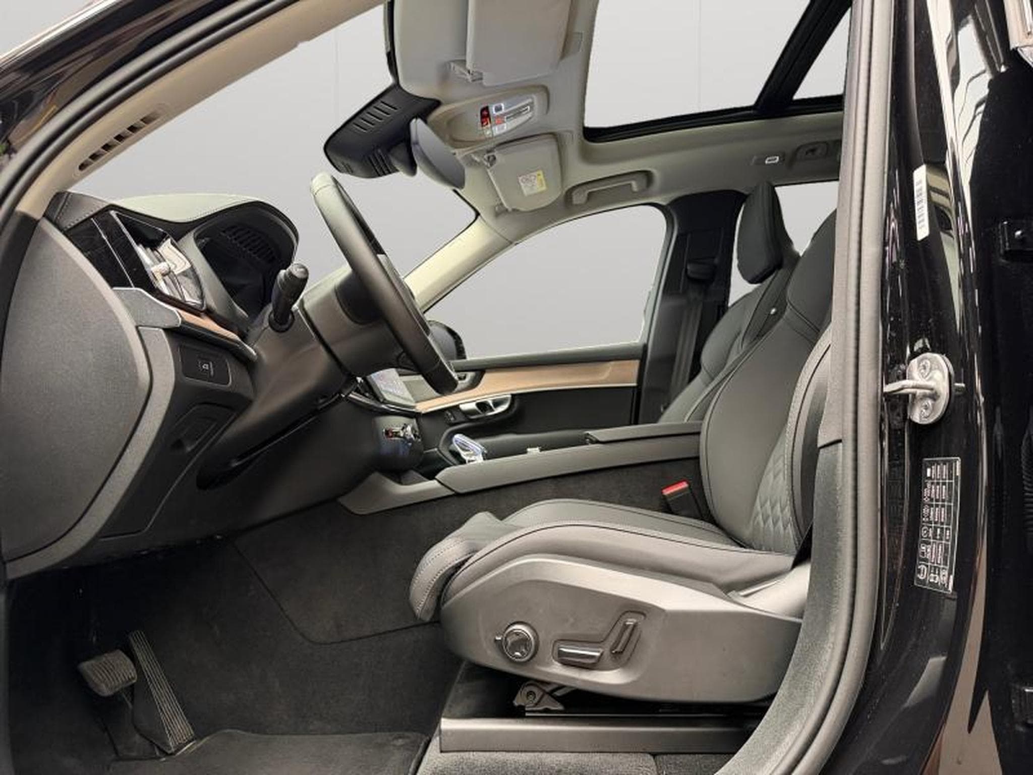 Volvo XC90 Facelift B5 AWD Plus Bright / Essence (2025) - Foto 9