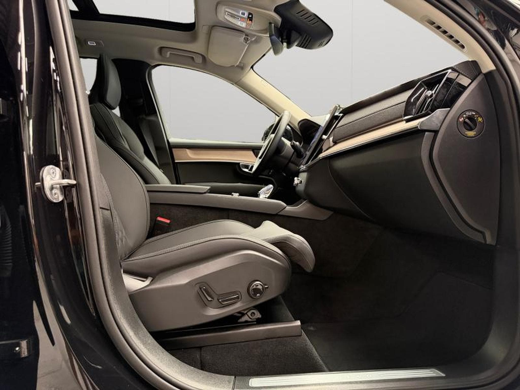 Volvo XC90 Facelift B5 AWD Plus Bright / Essence (2025) - Foto 15