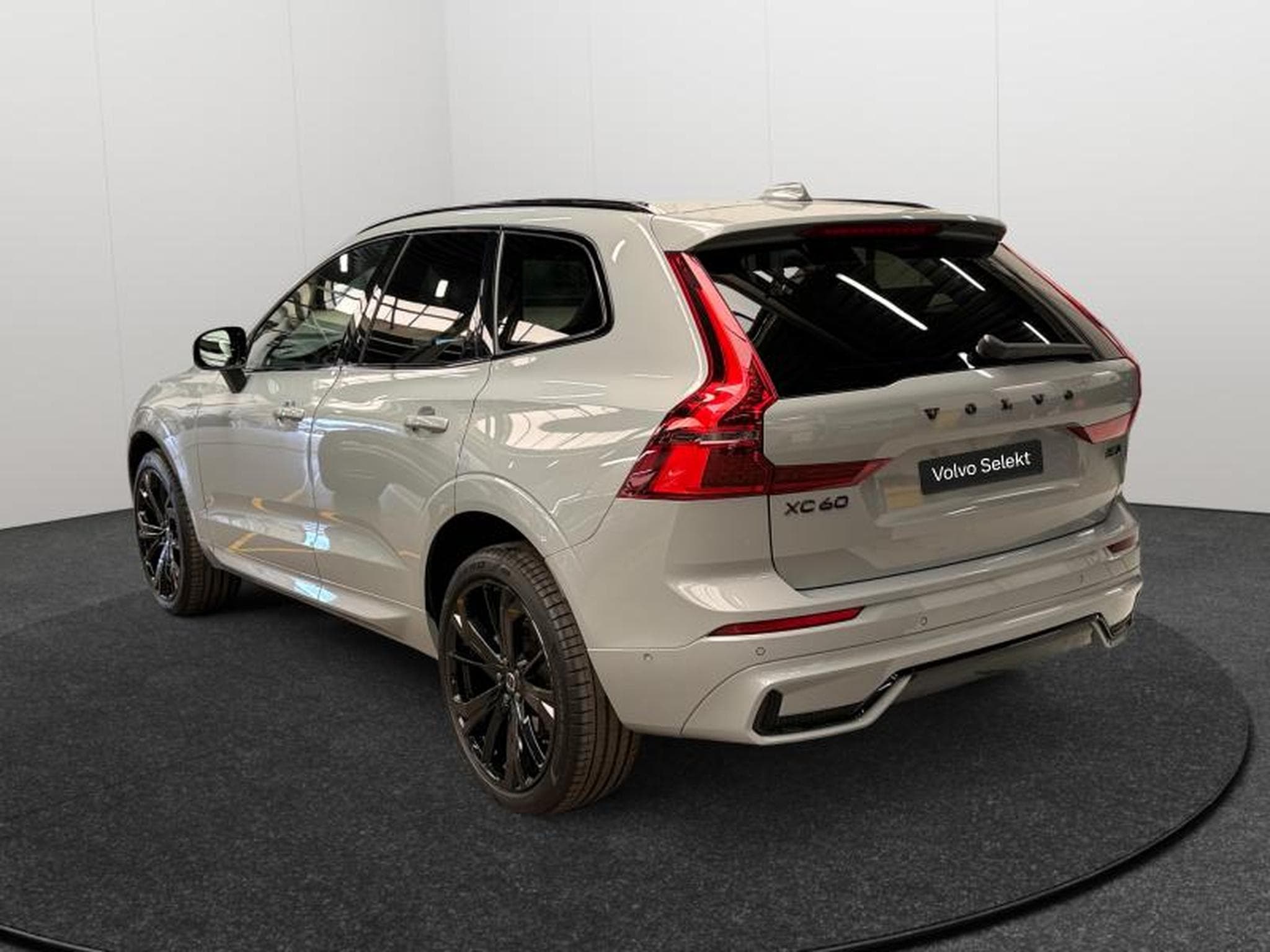 Volvo XC60 Facelift B5 AWD Plus Black Edition / Essence 2026 (2025) - Foto 3