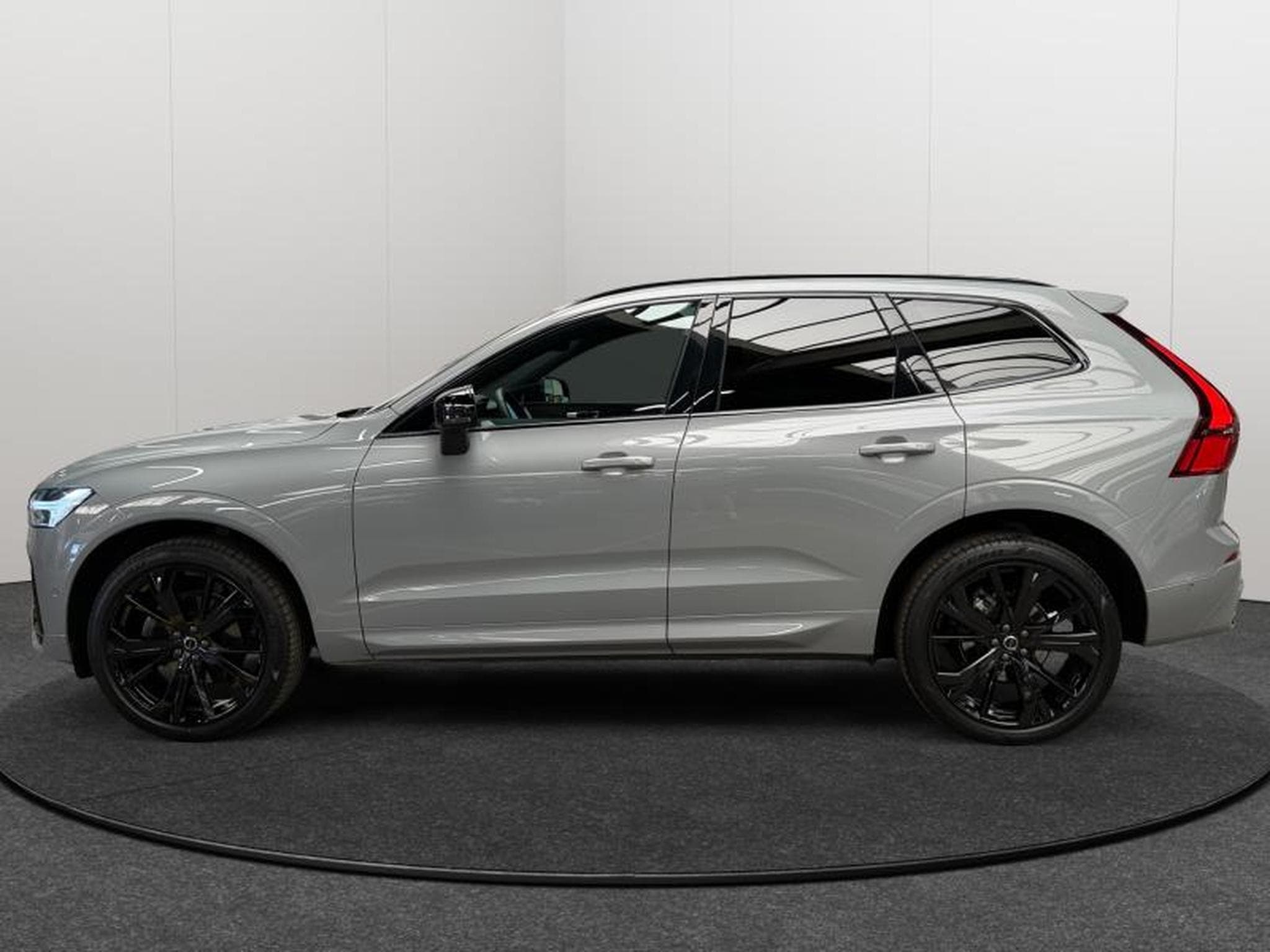 Volvo XC60 Facelift B5 AWD Plus Black Edition / Essence 2026 (2025) - Foto 2