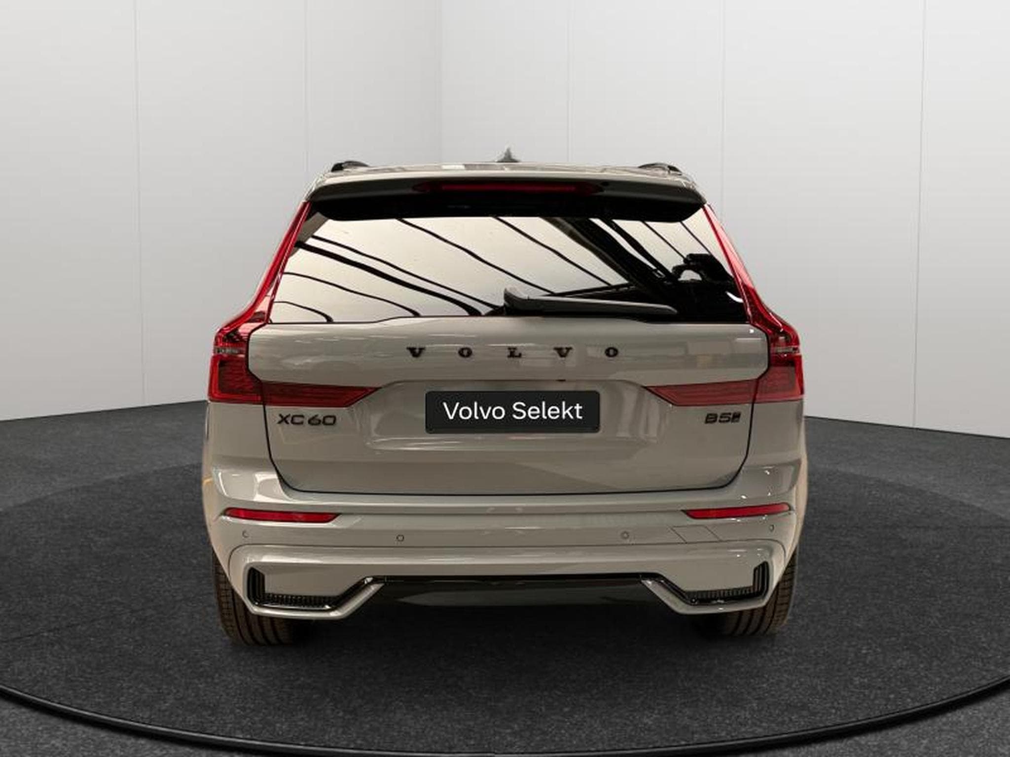 Volvo XC60 Facelift B5 AWD Plus Black Edition / Essence 2026 (2025) - Foto 4