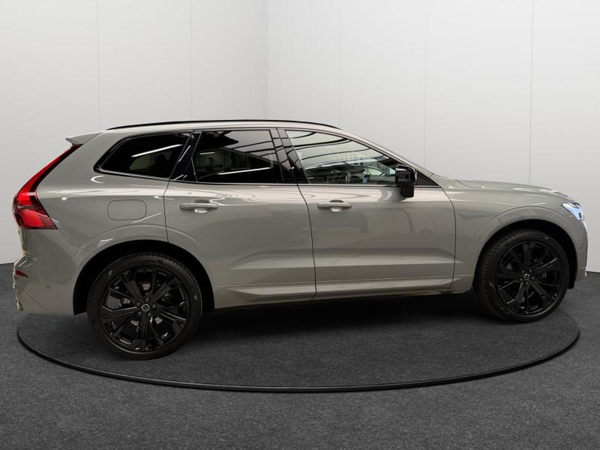 Volvo XC60 Facelift B5 AWD Plus Black Edition / Essence 2026 (2025) - Foto 6