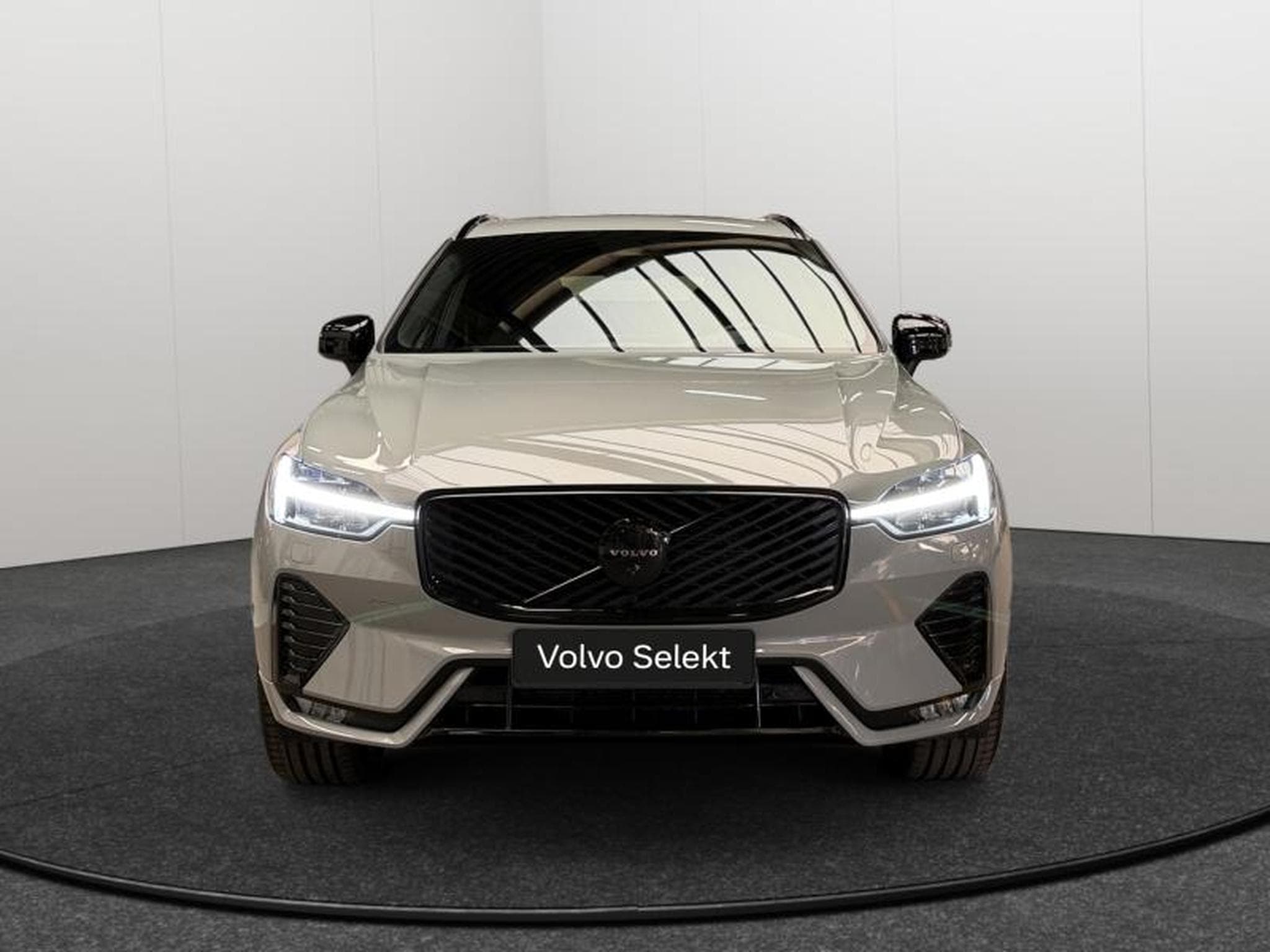 Volvo XC60 Facelift B5 AWD Plus Black Edition / Essence 2026 (2025) - Foto 8