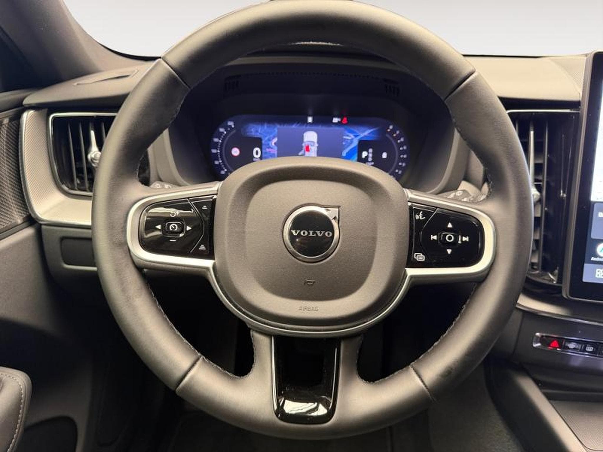 Volvo XC60 Facelift B5 AWD Plus Black Edition / Essence 2026 (2025) - Foto 12