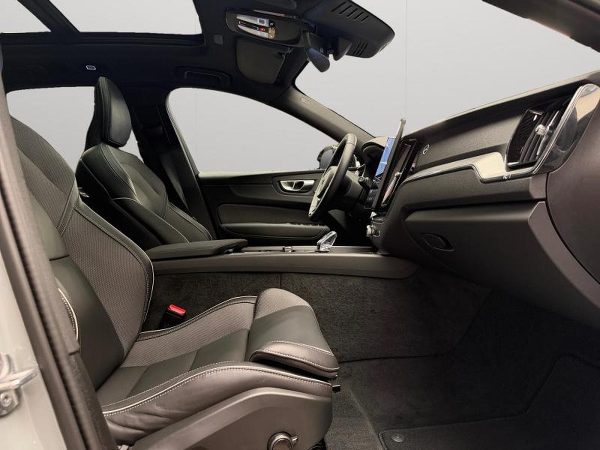Volvo XC60 Facelift B5 AWD Plus Black Edition / Essence 2026 (2025) - Foto 15