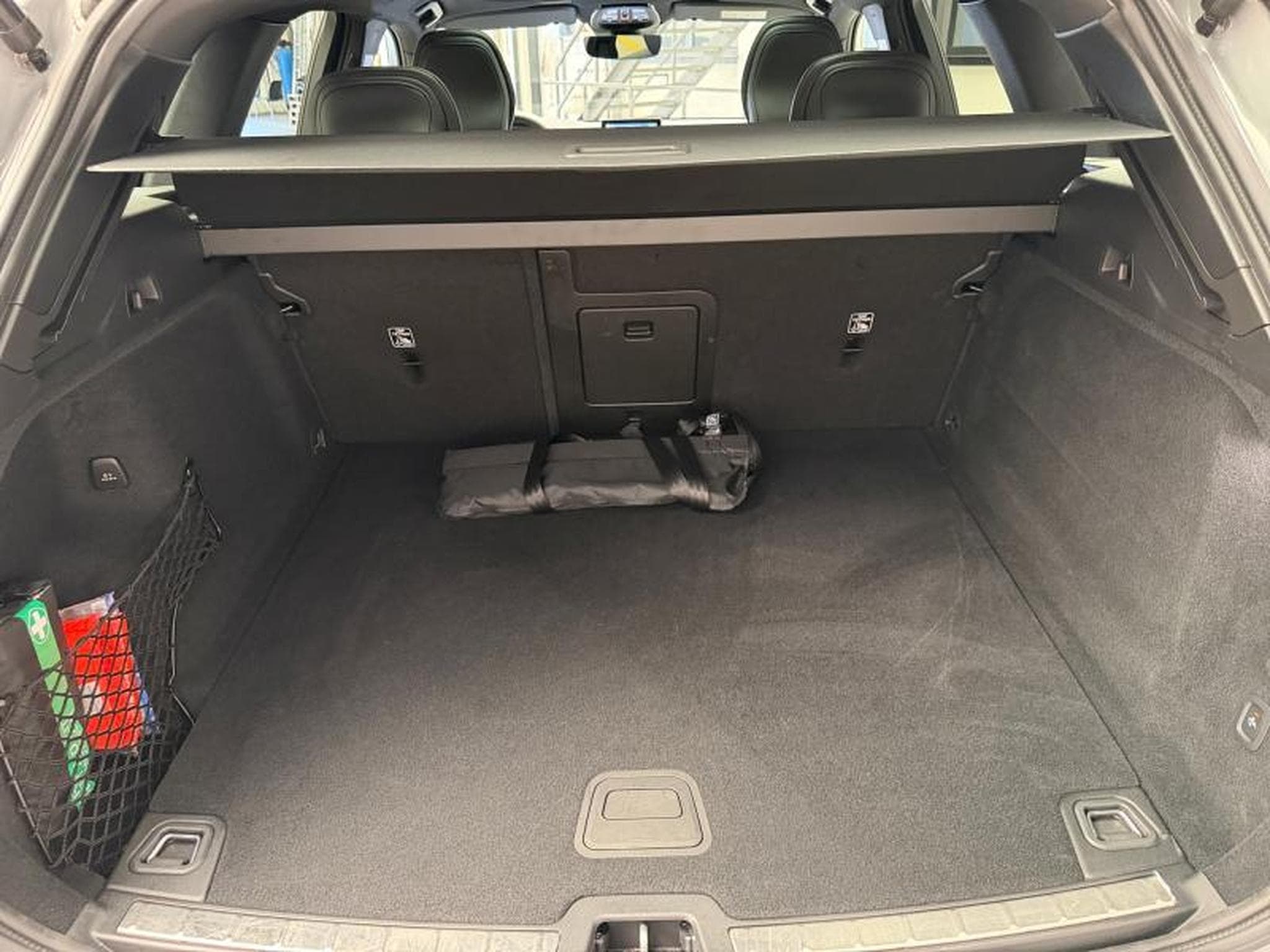 Volvo XC60 Facelift B5 AWD Plus Black Edition / Essence 2026 (2025) - Foto 19