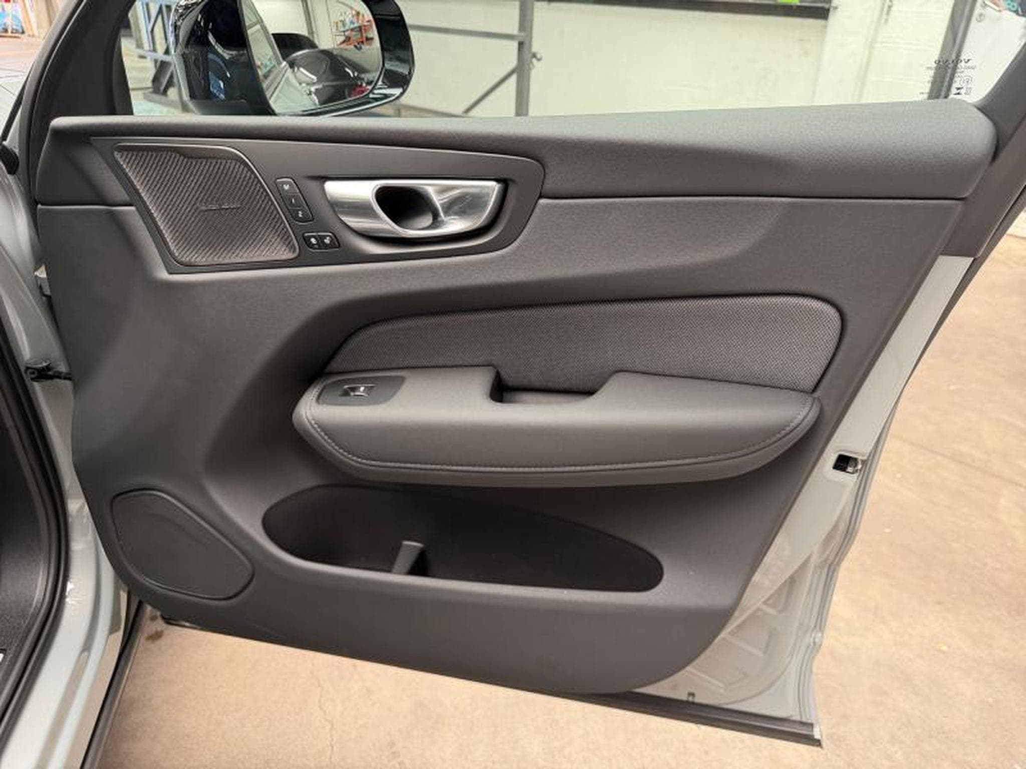Volvo XC60 Facelift B5 AWD Plus Black Edition / Essence 2026 (2025) - Foto 21
